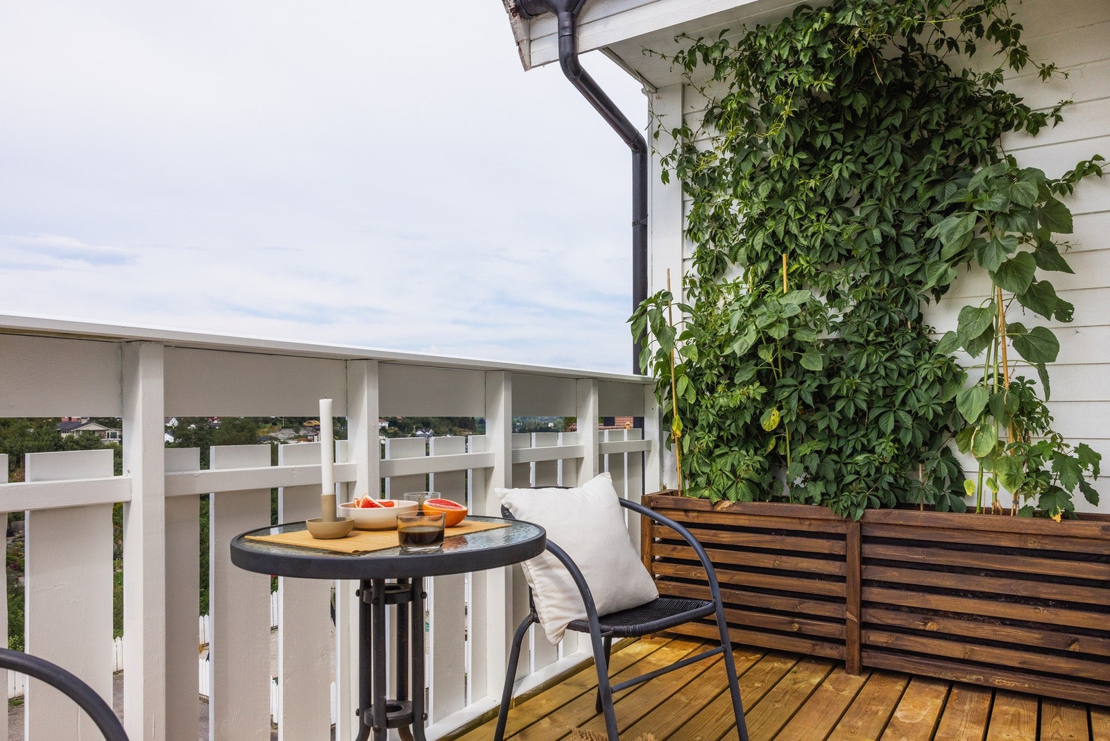 I 2025 ble det satt opp nytt rekkverk og lagt nye terrassebord. Galleribilde