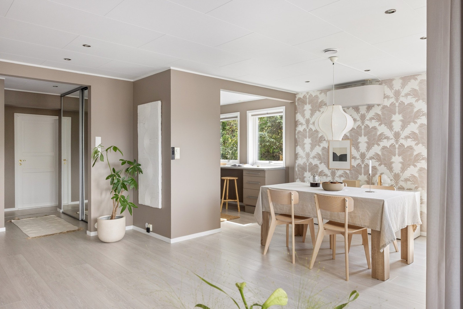 Boligen har balansert ventilasjon med varmegjenvinning for et sunt og godt inneklima. Galleribilde