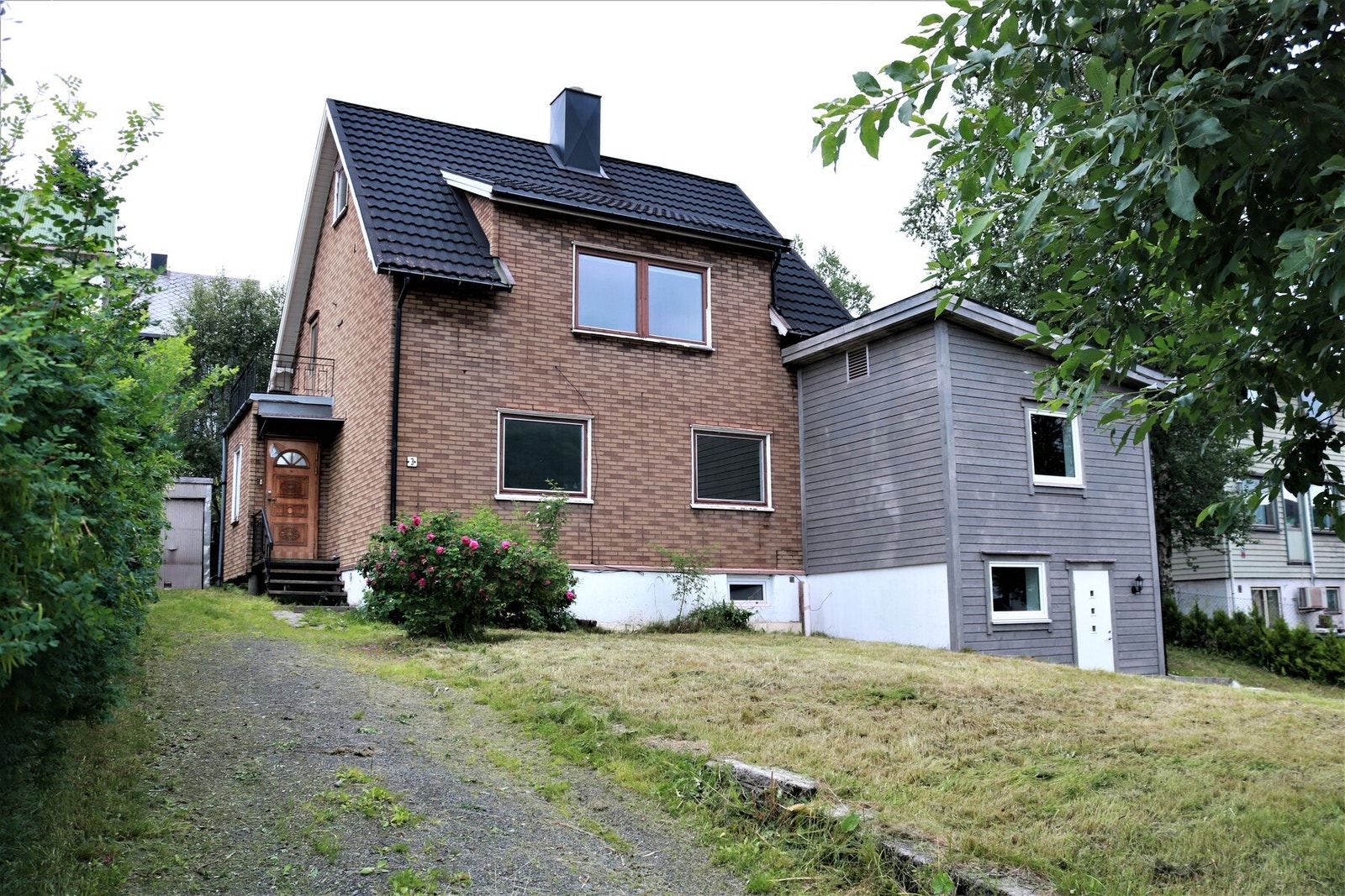 Enebolig med fin beliggenhet og et godt utviklingspotensial. Velkommen til Villaveien 3! Galleribilde