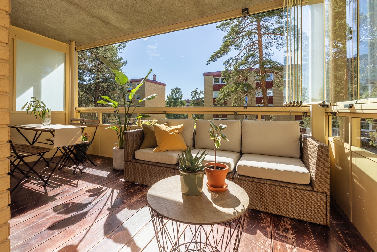 Fra stuen har du utgang til en herlig, innglasset balkong på ca. 12m². Galleribilde