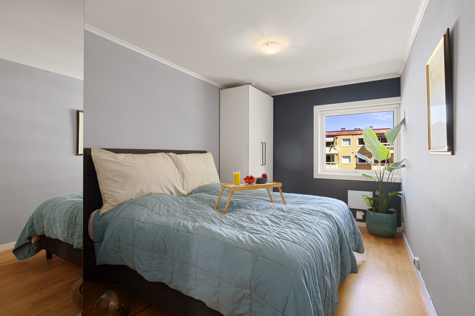 Leiligheten har to fine soverom med garderobeskap. Galleribilde