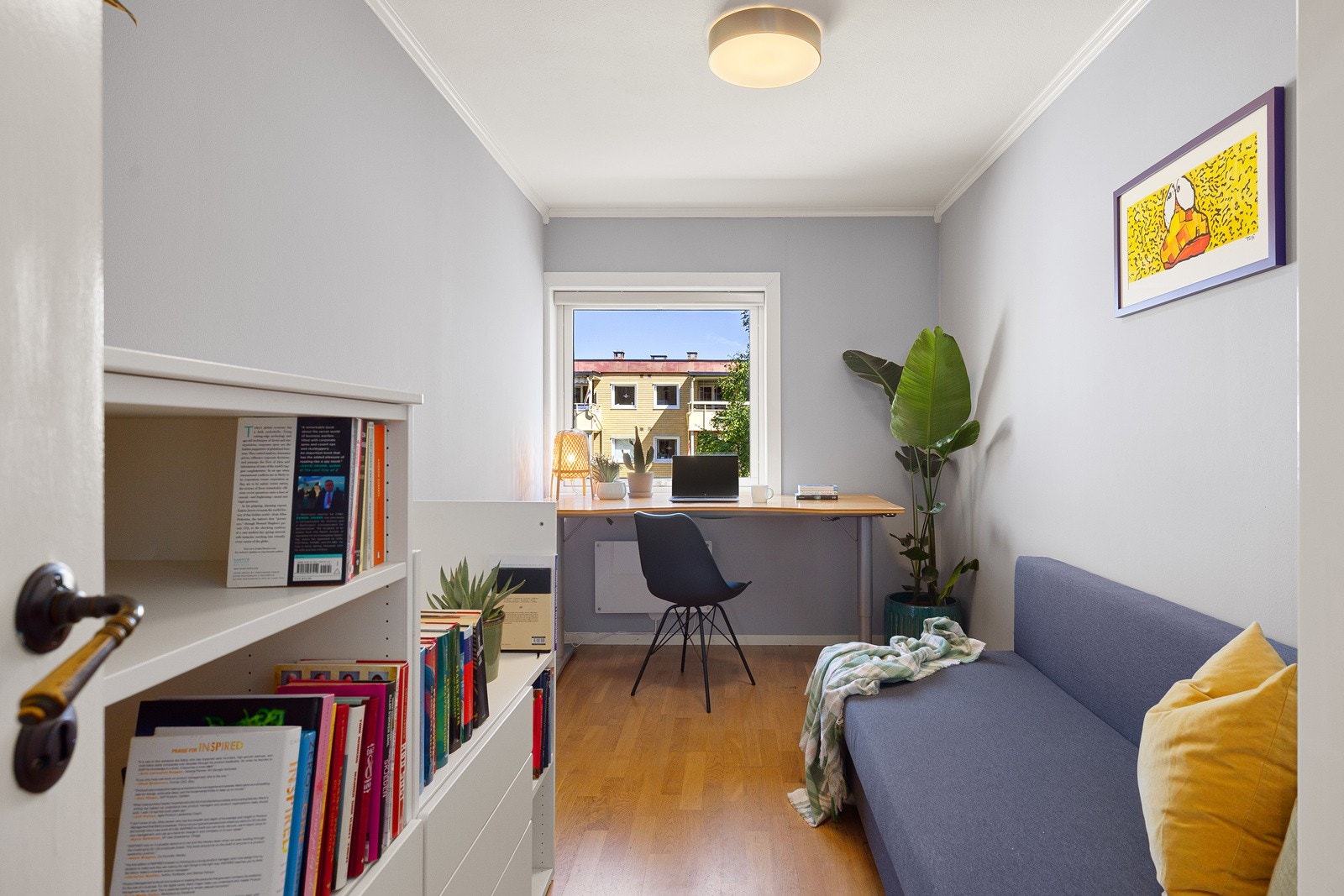 Det andre soverommet har god plass til seng, nattbord eller skrivebord. Galleribilde