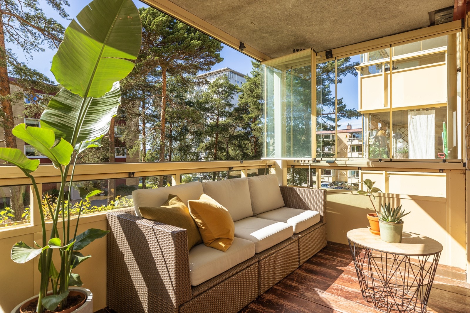 Her er det plass til utemøblement, grill, beplantning og lignende. Balkongen har utebelysning og utvendig stikkontakt. Galleribilde