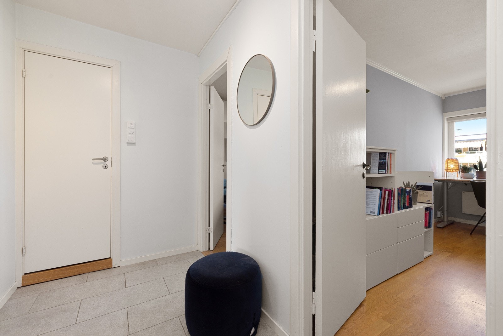 Leiligheten disponerer i tillegg tre kjellerboder for ekstra lagringsplass. Galleribilde