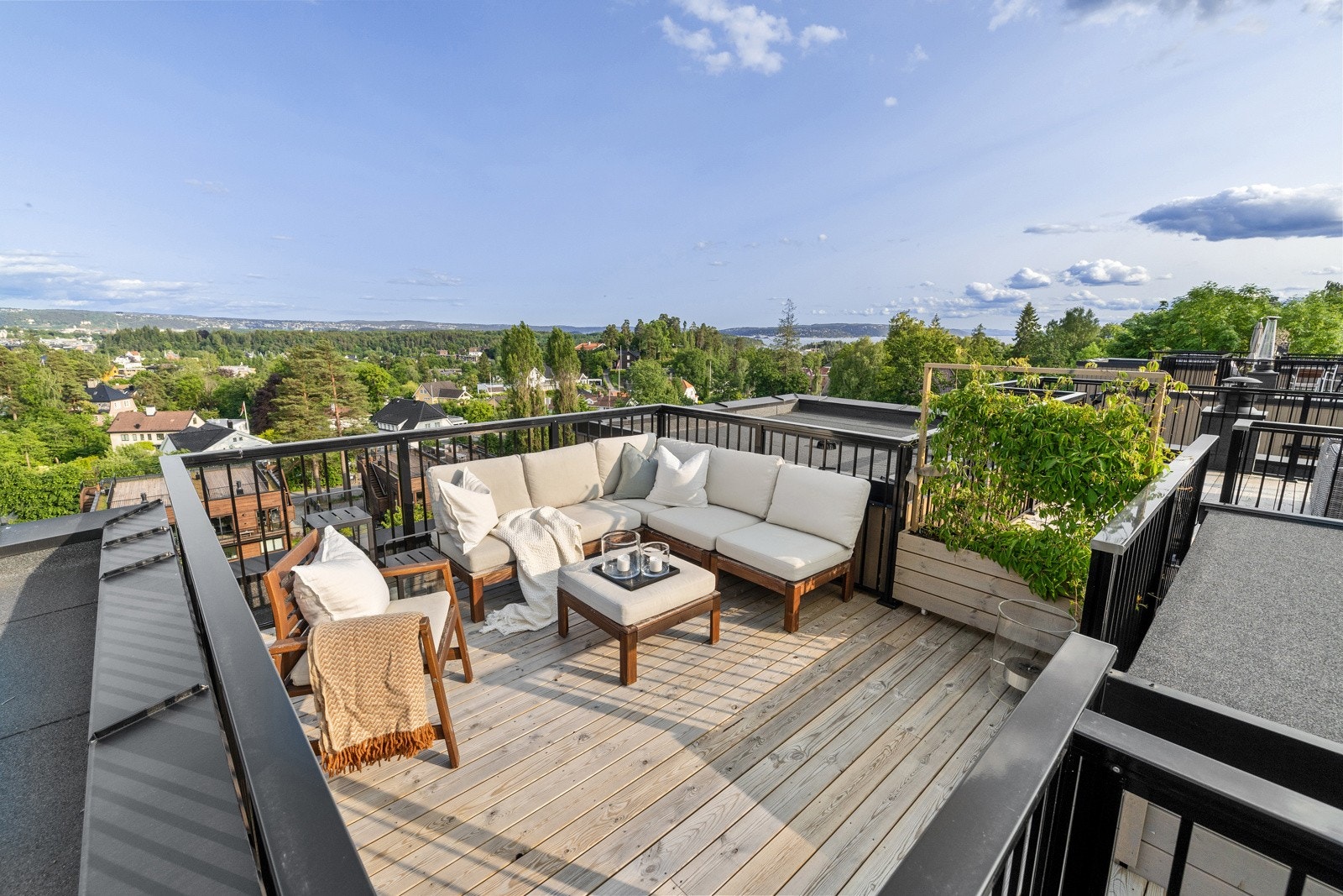 Velkommen til Nedre Ullern Terrasse 3G - Presentert av Lars Jakob Aarak Galleribilde