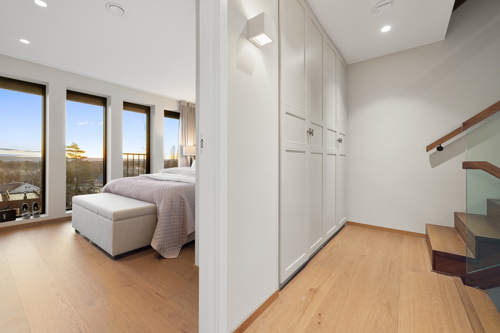 Boligen har totalt 3 soverom i 2 etasjen Galleribilde