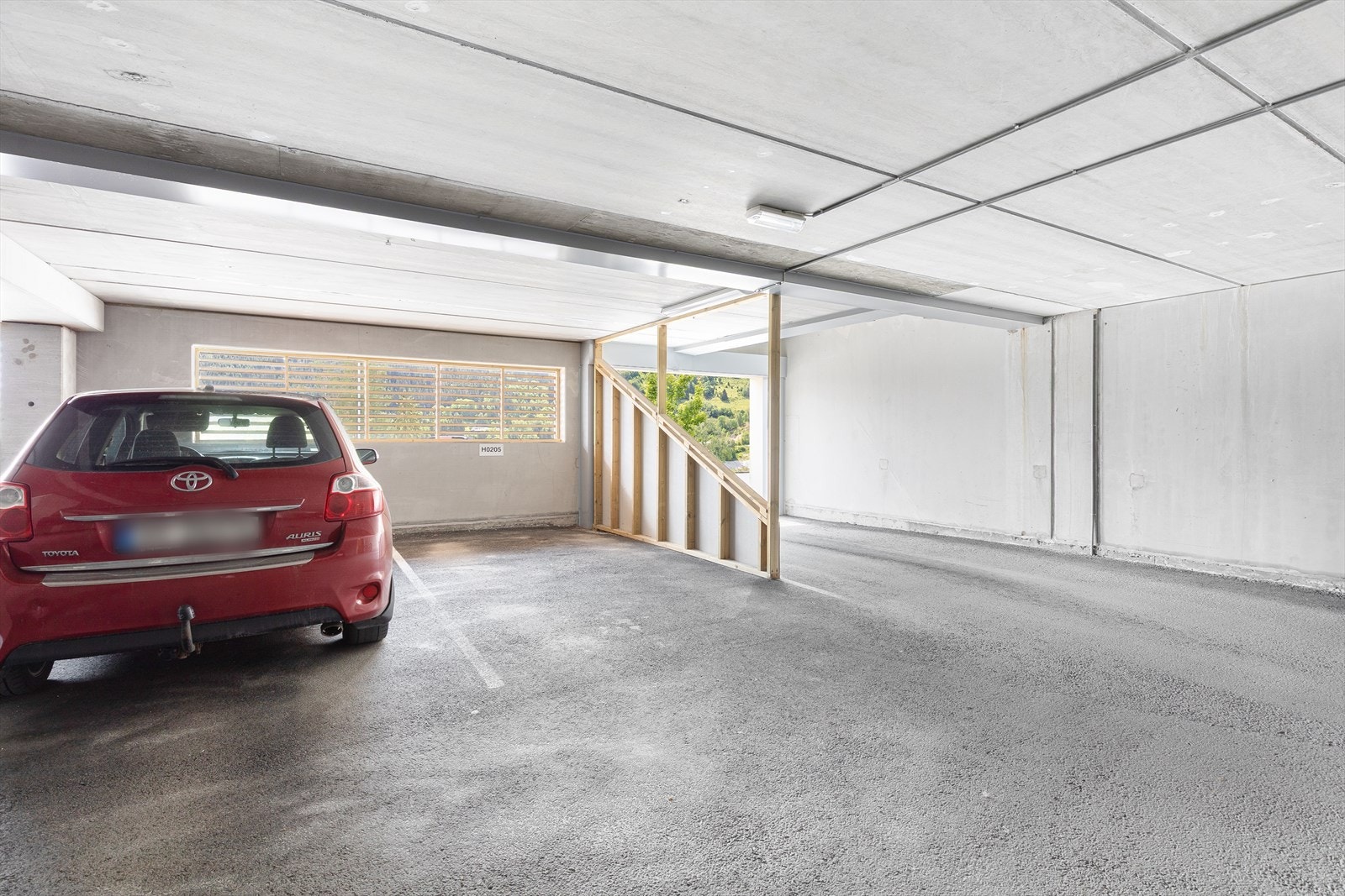 Med leilegheita, føl det felles parkeringsplass i parkeringsanlegg. Merka med H0205. Galleribilde