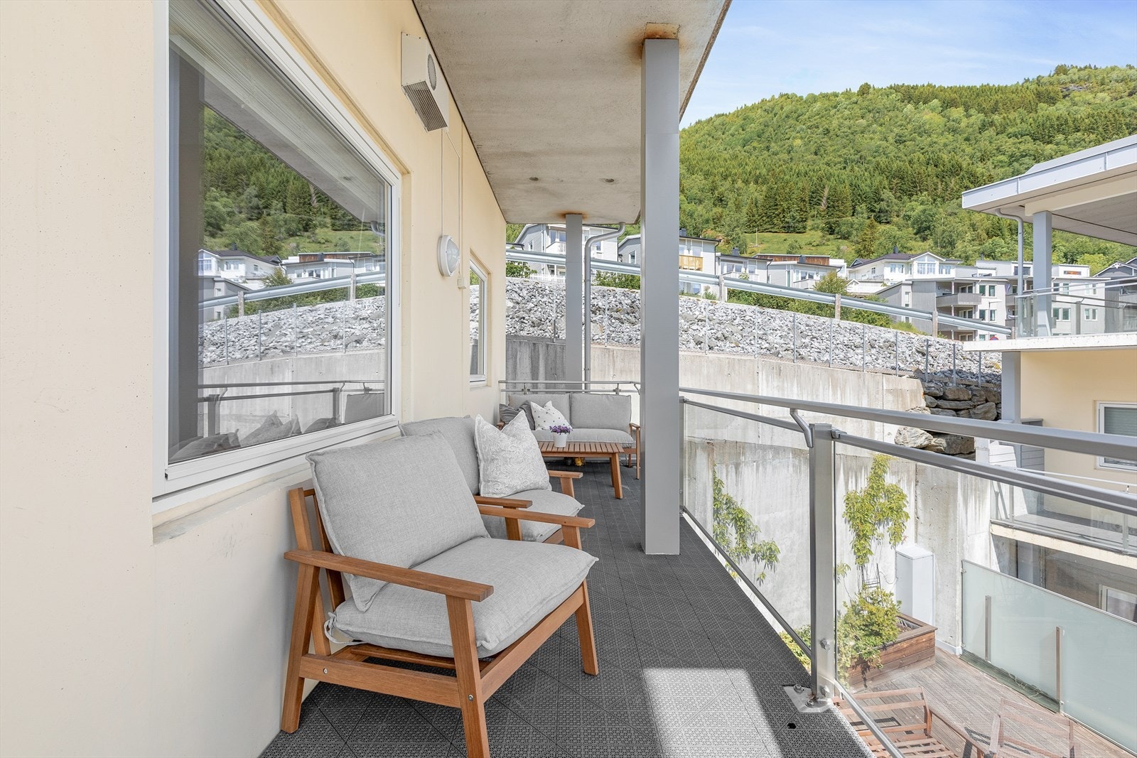 Ein har også ein veranda på ca.10kvm. Galleribilde