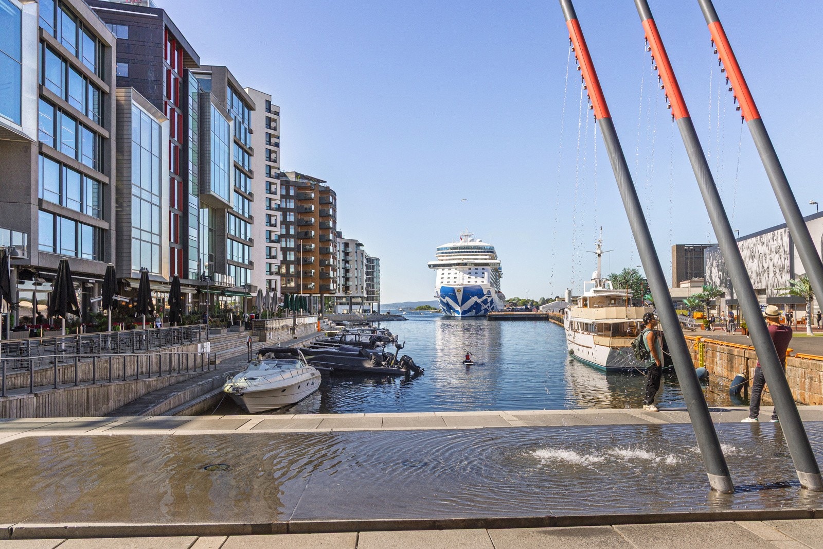 Eiendommen ligger i et svært attraktivt og sentralt boligområde på Vika - med umiddelbar nærhet til både Aker Brygge og Tjuvholmen. Galleribilde