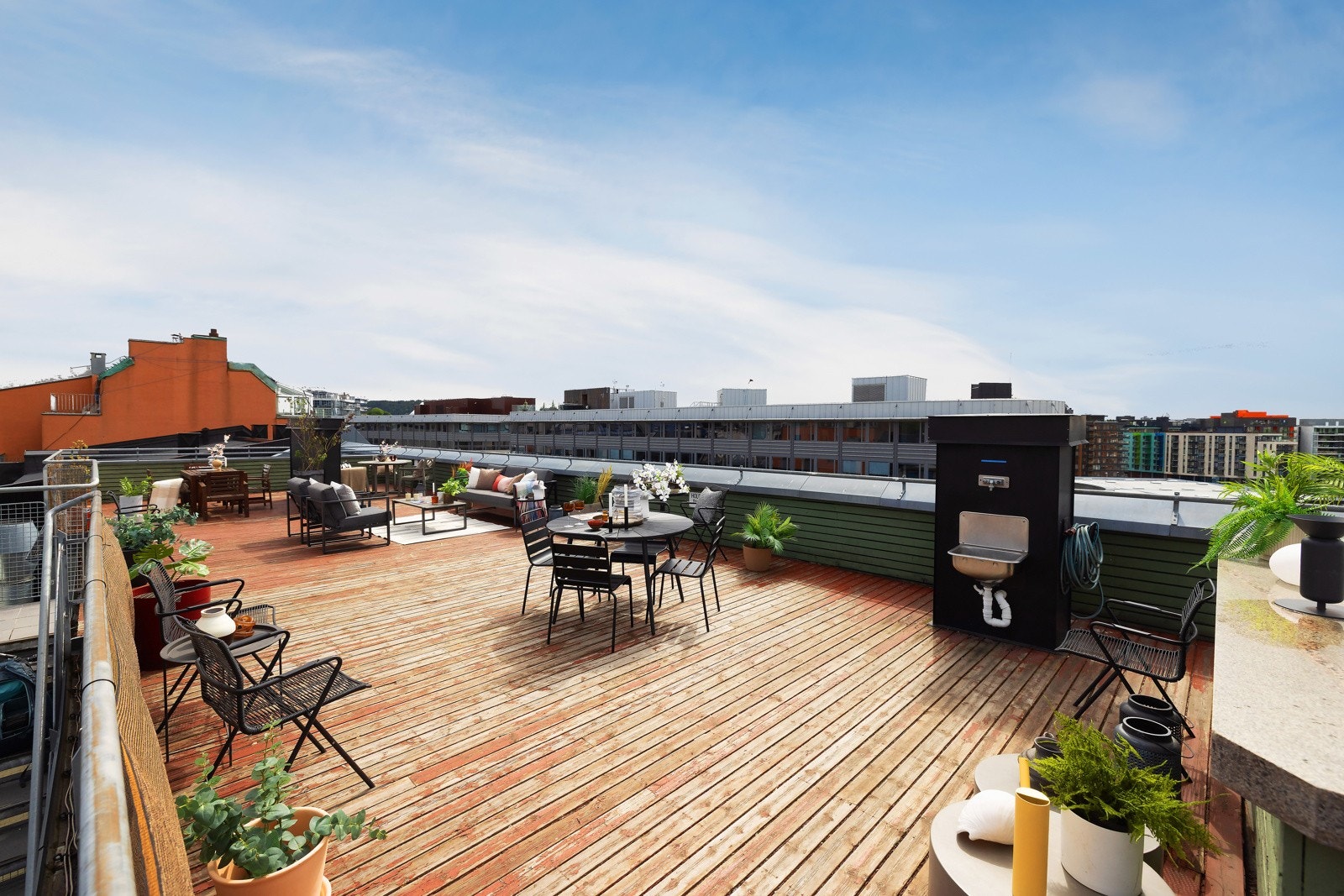 Her er det god plass til utemøblemt og grill. (Møblene på bildet er styling og er kun ment som inspirasjon) Galleribilde