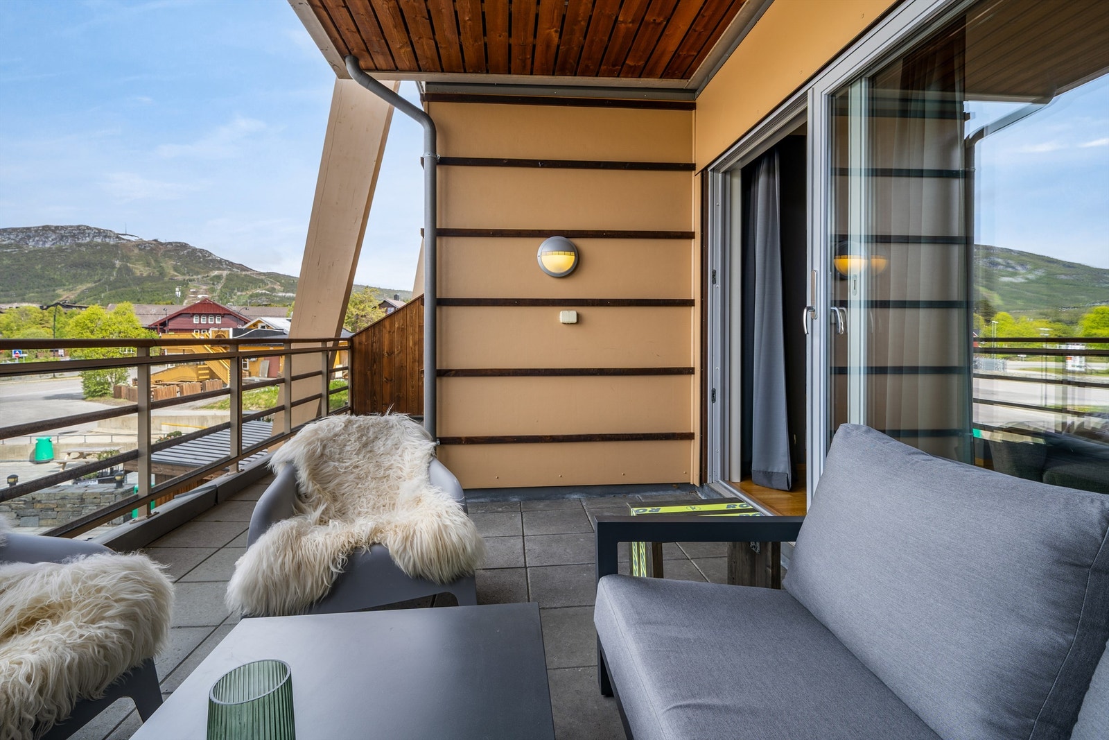 Lunt og solrikt Galleribilde