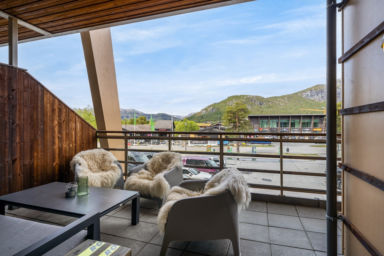 Kort gangavstand til flere butikker og tjenester i sentrum Galleribilde