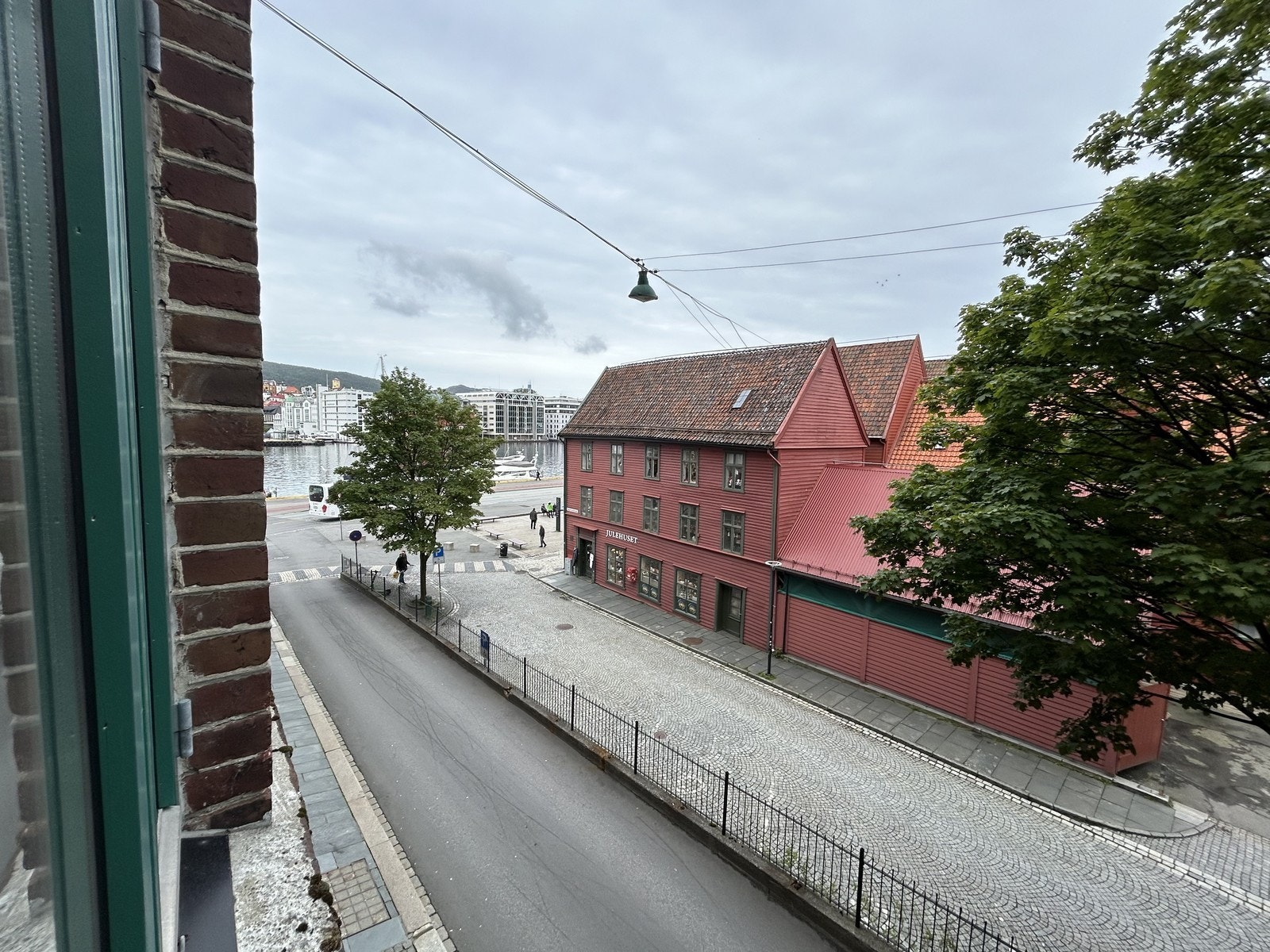 Utsikt mot Bryggen Galleribilde