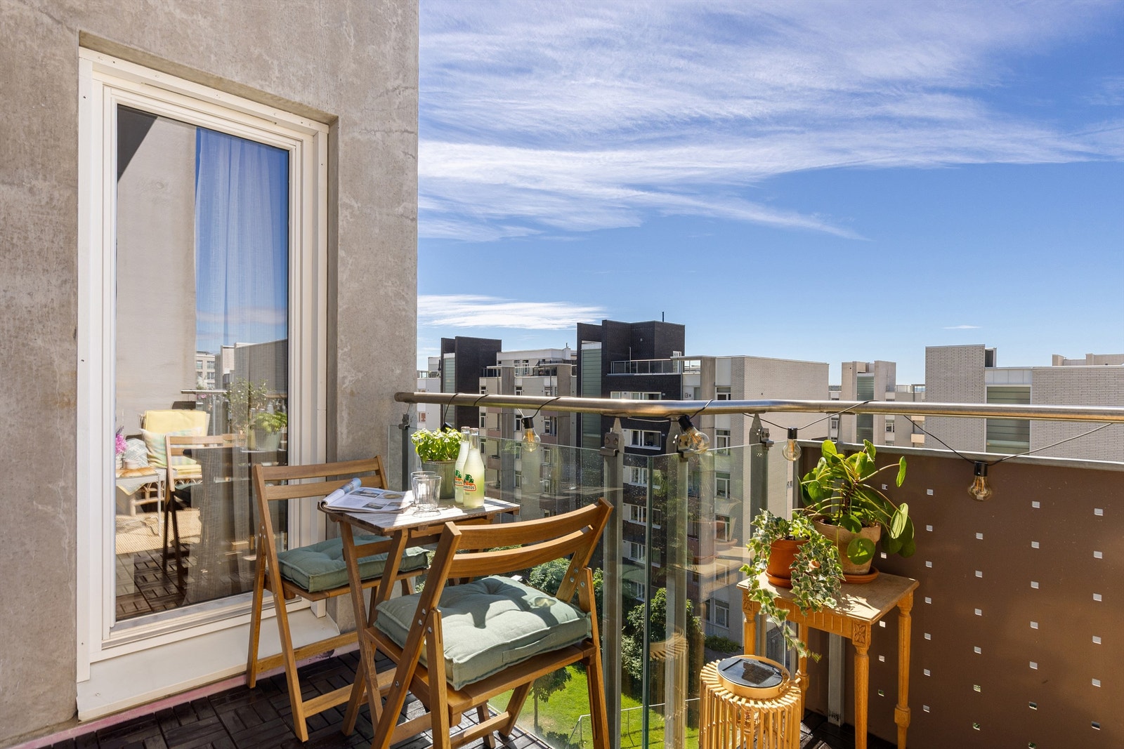 Balkongen er vestvendt med fine solforhold Galleribilde