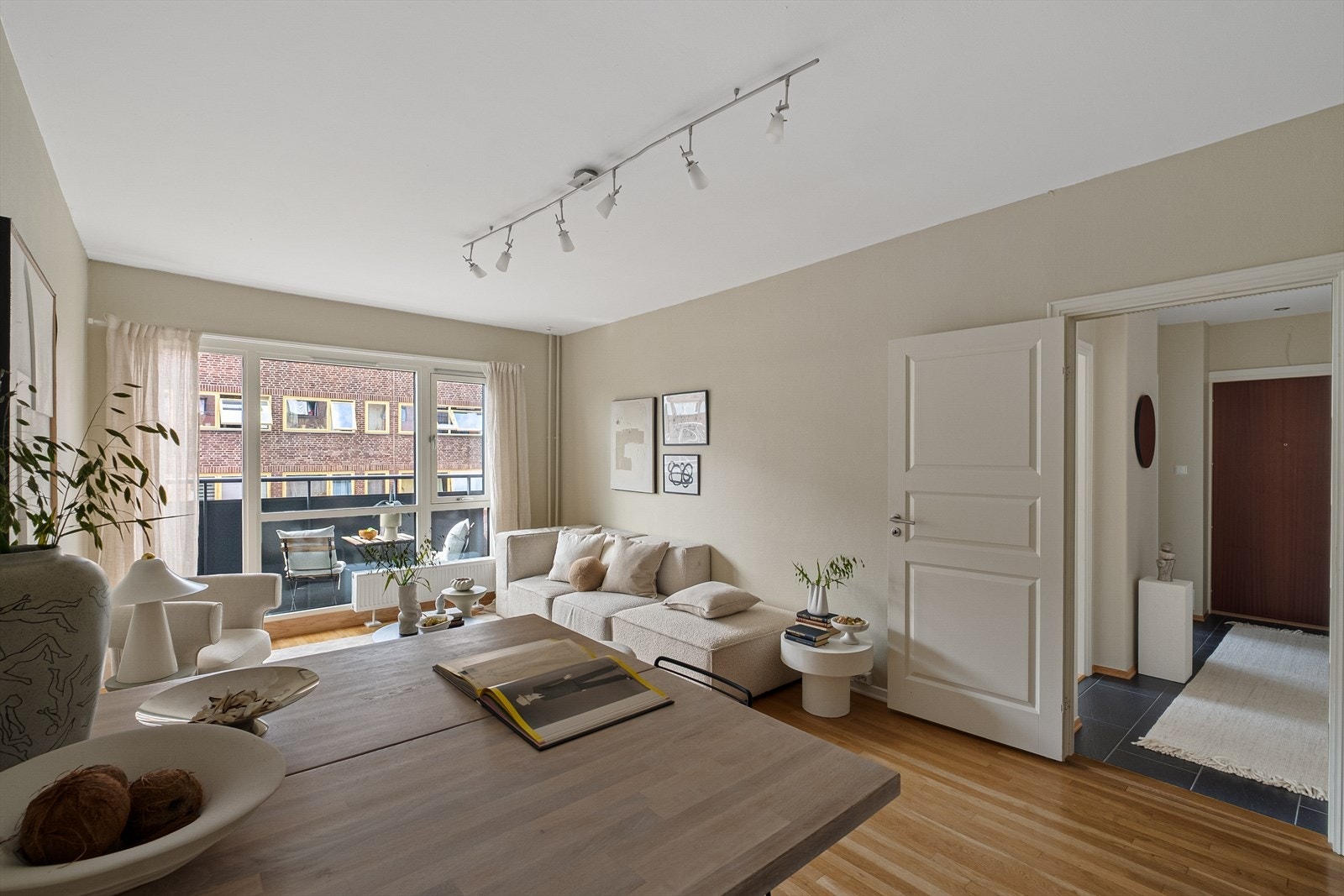 Leiligheten oser av sjarm og trivsel med flotte fargevalg. Galleribilde