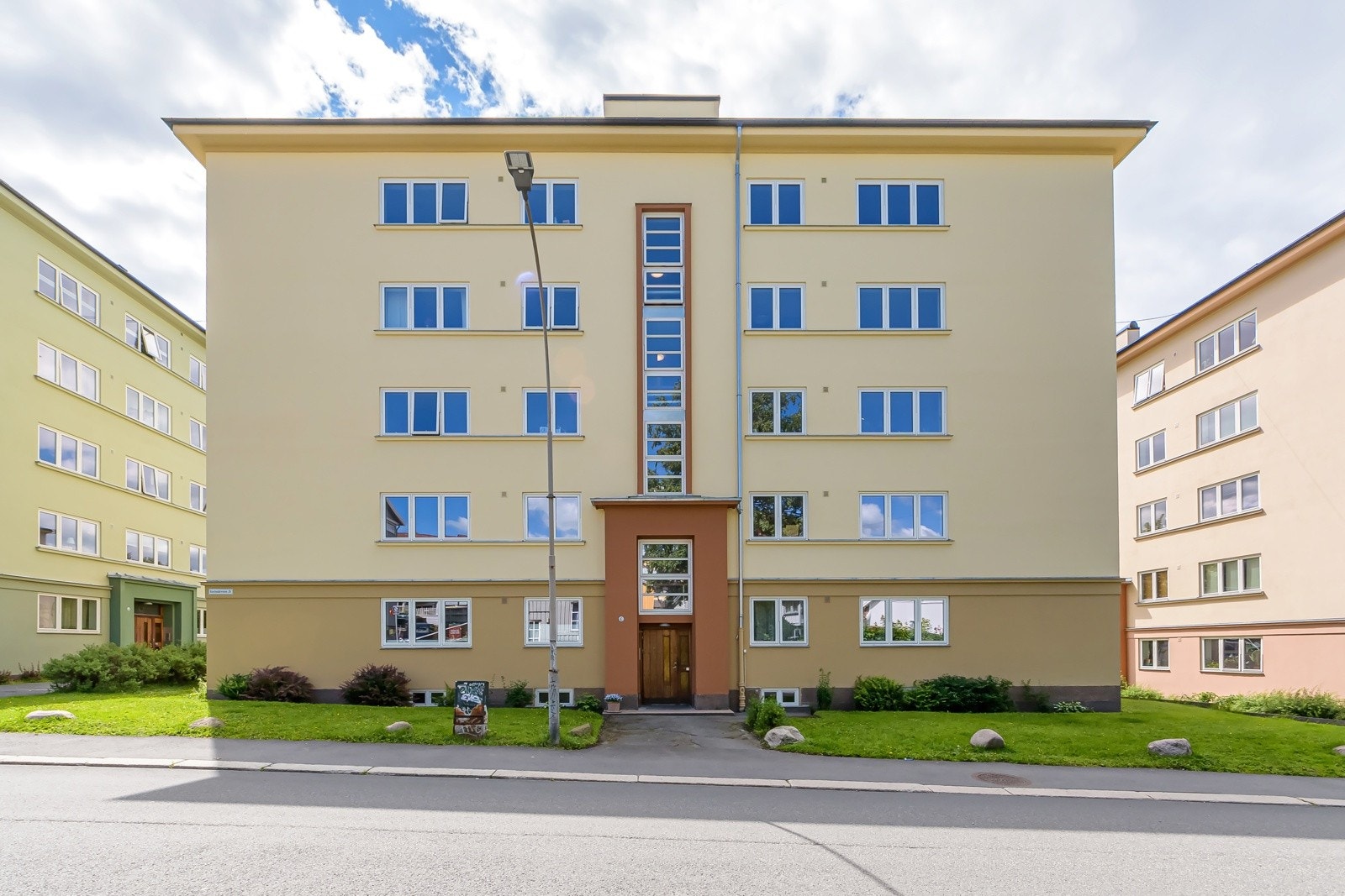 Veldrevet og hyggelig borettslag med 79 leiligheter. Pen fasade renovert i 2021. Galleribilde