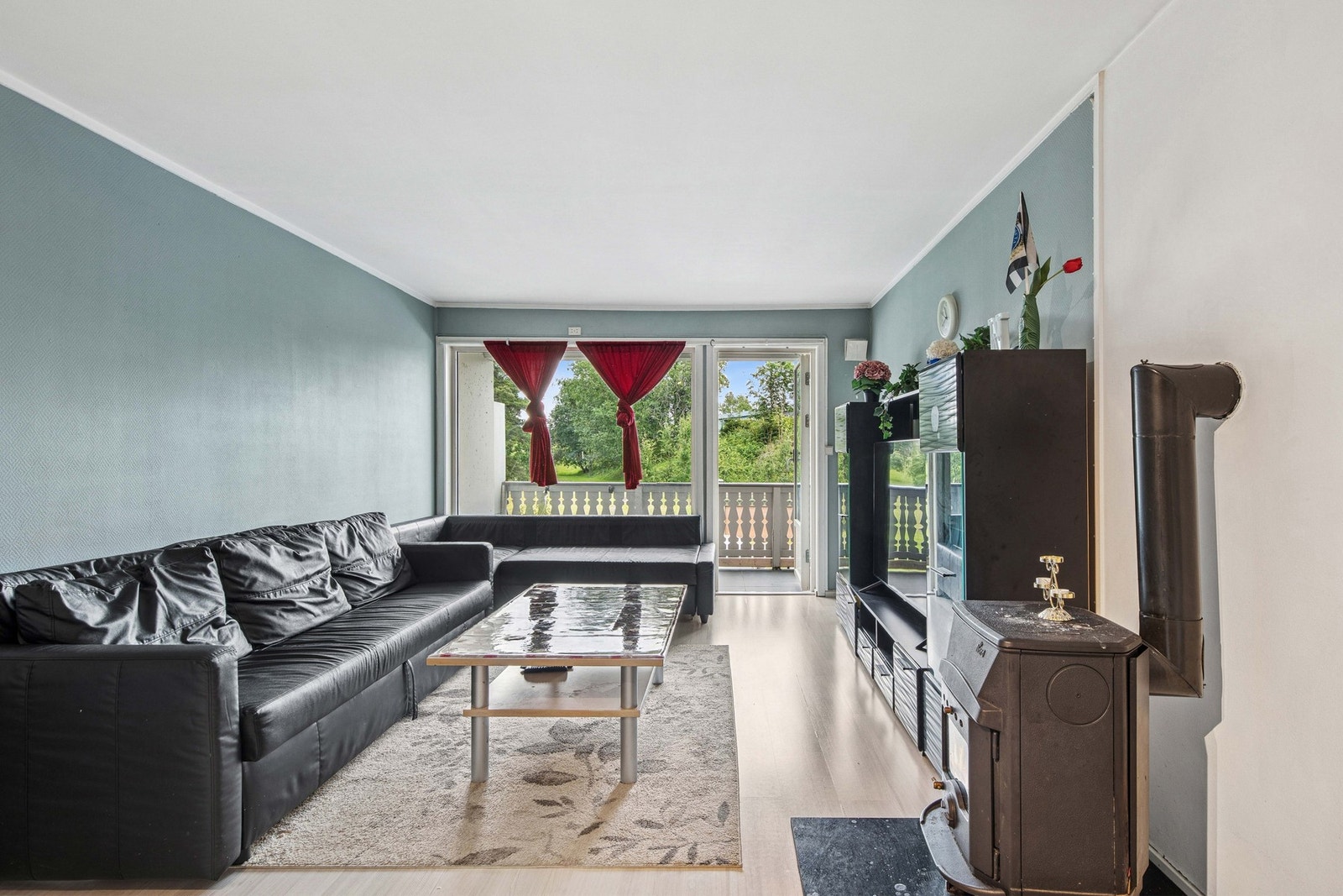 Bakkeli 8 er en romslig 2-roms leilighet med balkong og sentrumsnær beliggenhet. Galleribilde