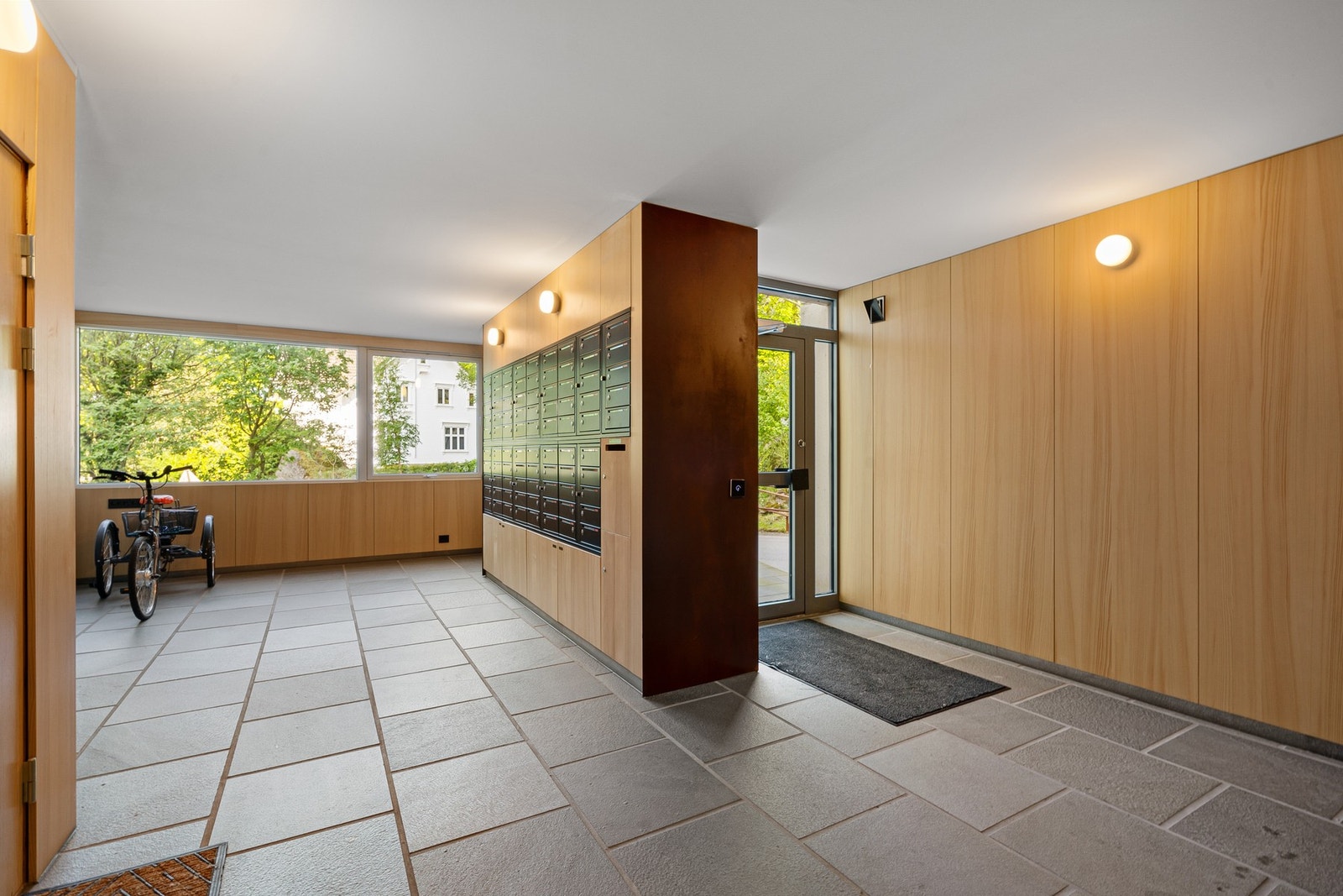 Inngangspartiet er pent opparbeidet, noe som gir et godt førsteinntrykk. Galleribilde