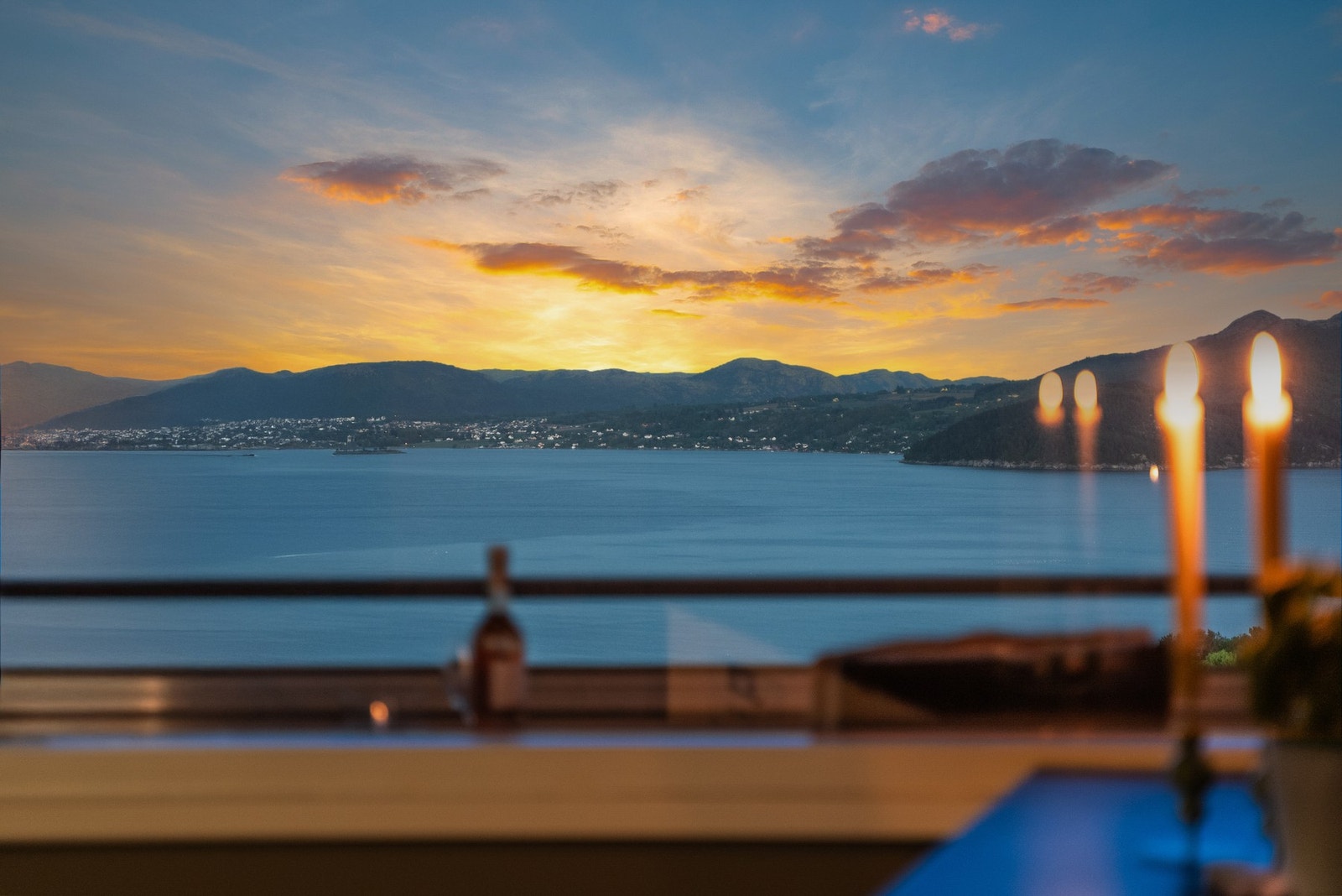 Terrassen er innglasset, hvilket gjør at den kan brukes året rundt. Galleribilde