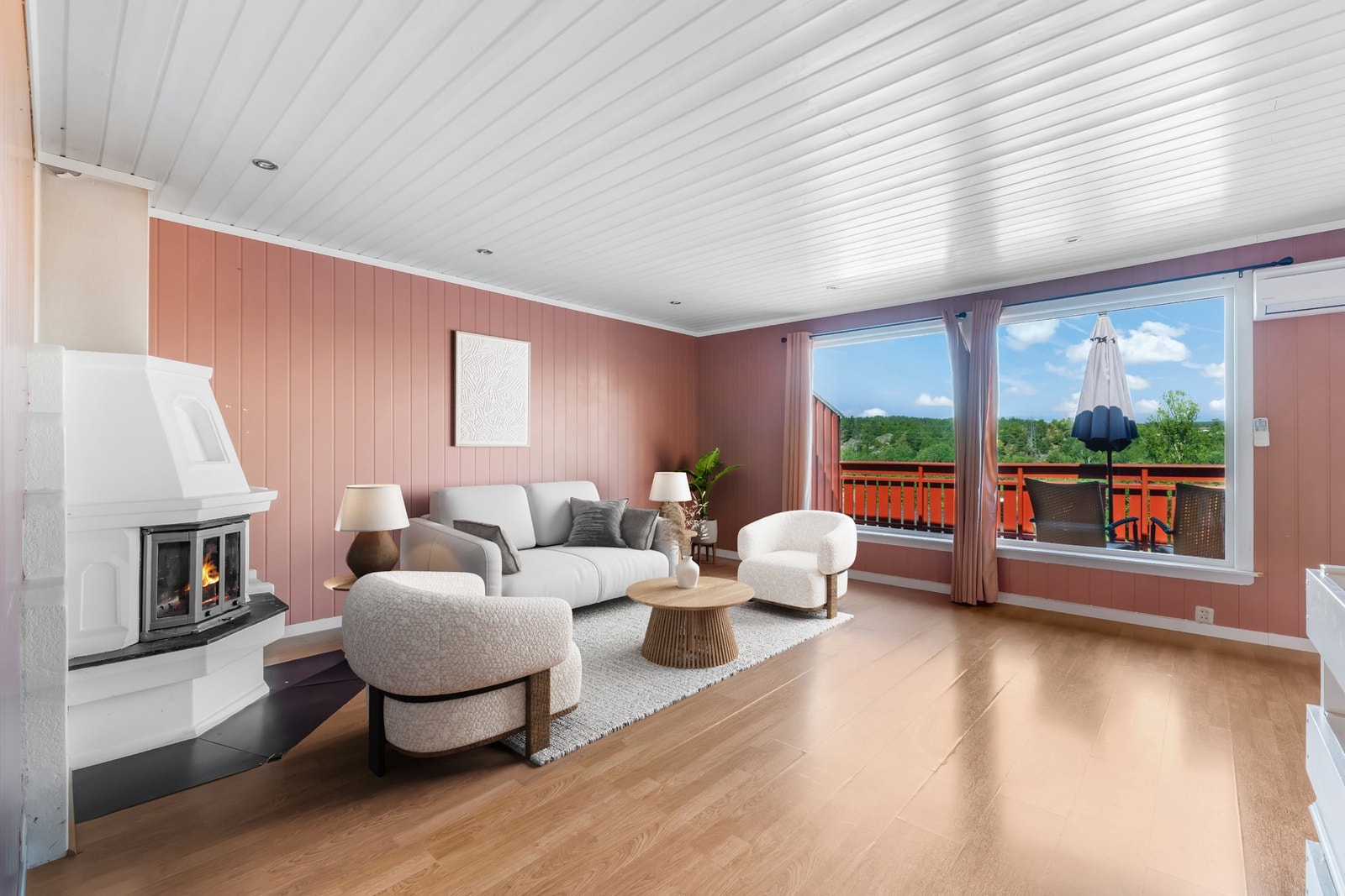 Boligen ligger i et etablert, rolig og barnevennlig område med lite trafikk - perfekt for familier. Galleribilde