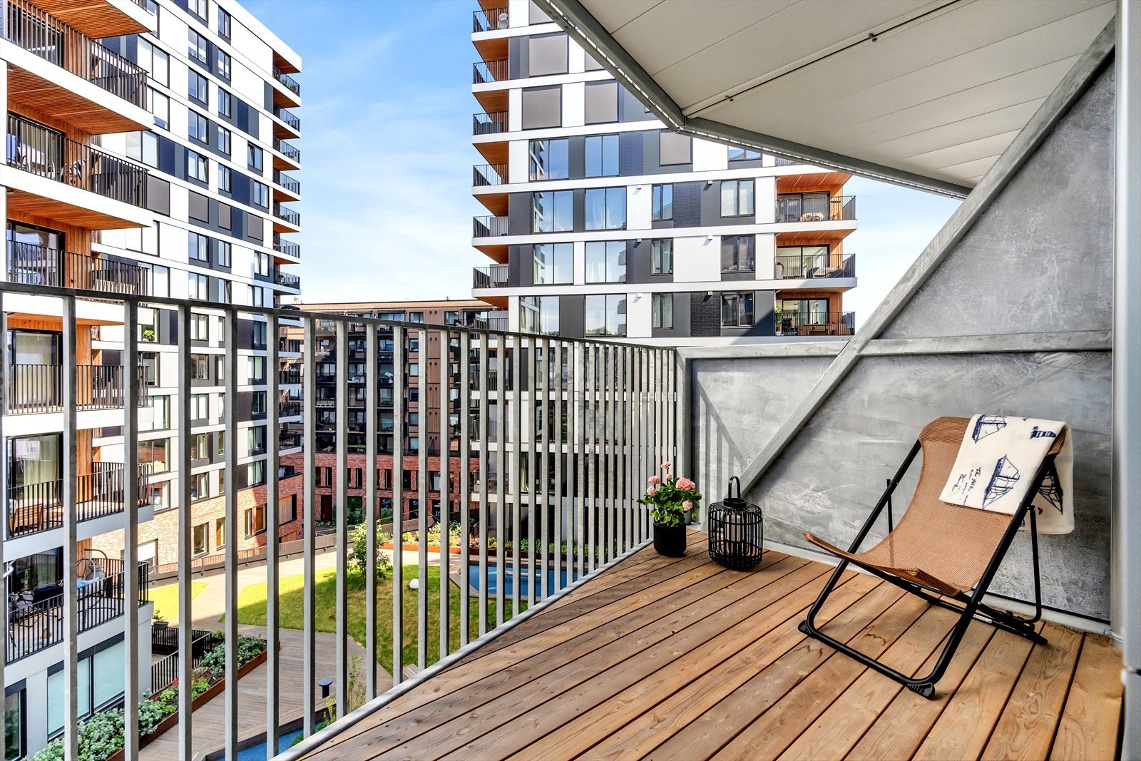 Fra hovedsoverommet er det inngang til et toalettrom, samt utgang til egen balkong på 8 m². Galleribilde