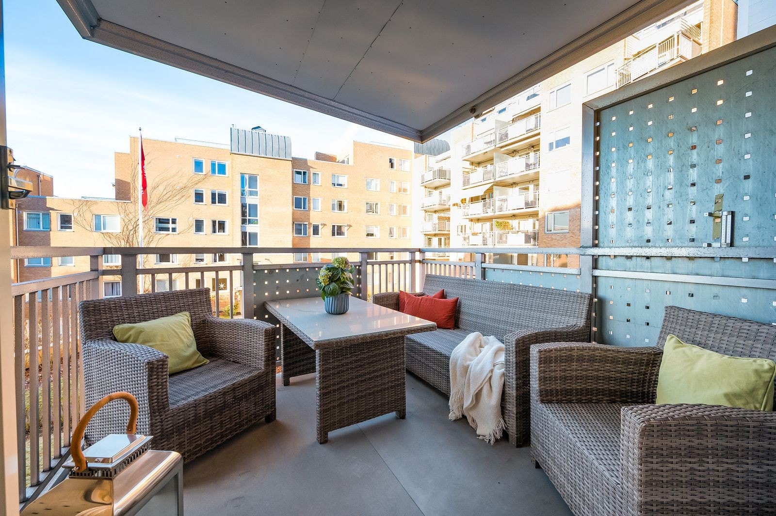 Meget hyggelig solrik balkong. Galleribilde