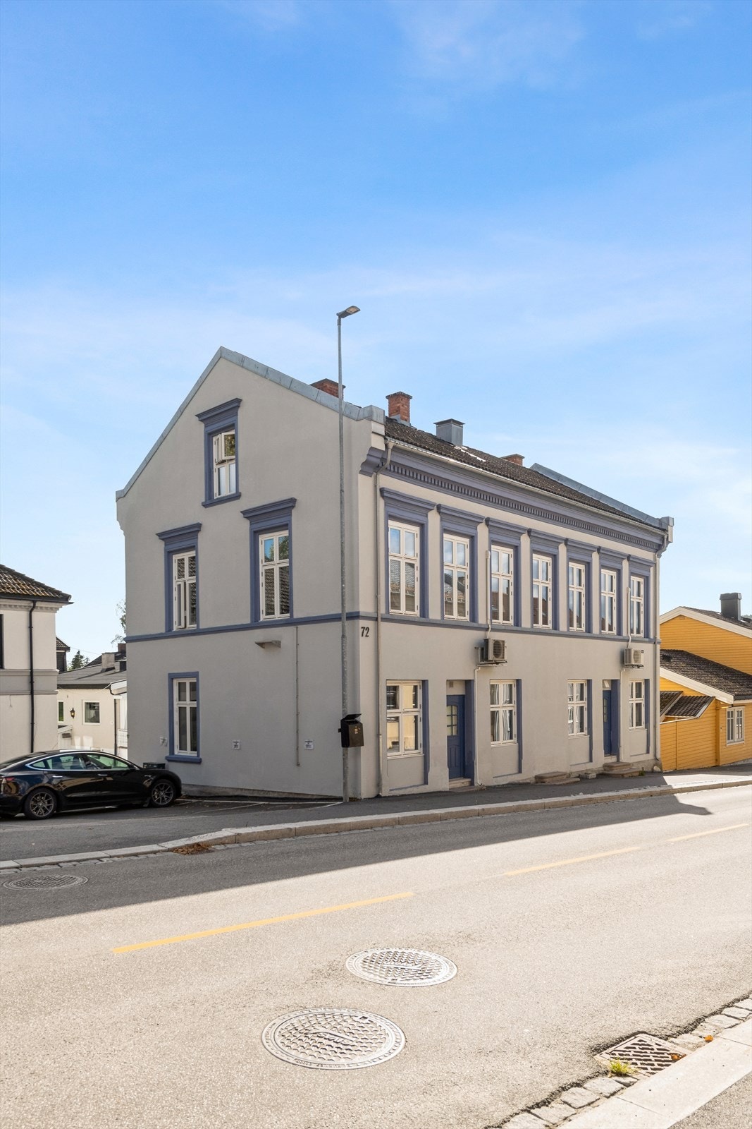 Storgata 72 er et frittstående borettslag uten forkjøpsrett og har en perfekt beliggenhet med alt av bymessige fasiliteter i umiddelbar nærhet. Galleribilde