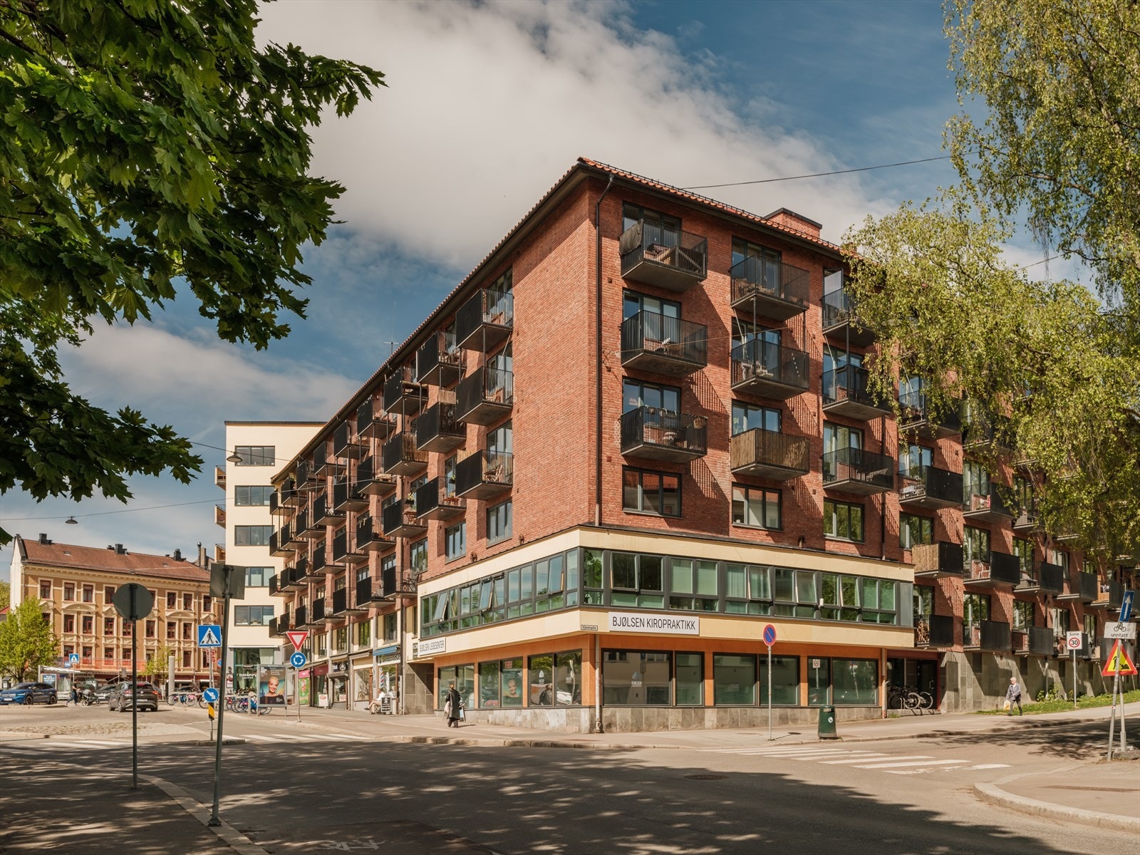 Svært sentral beliggenhet, midt på Bjølsen. Galleribilde