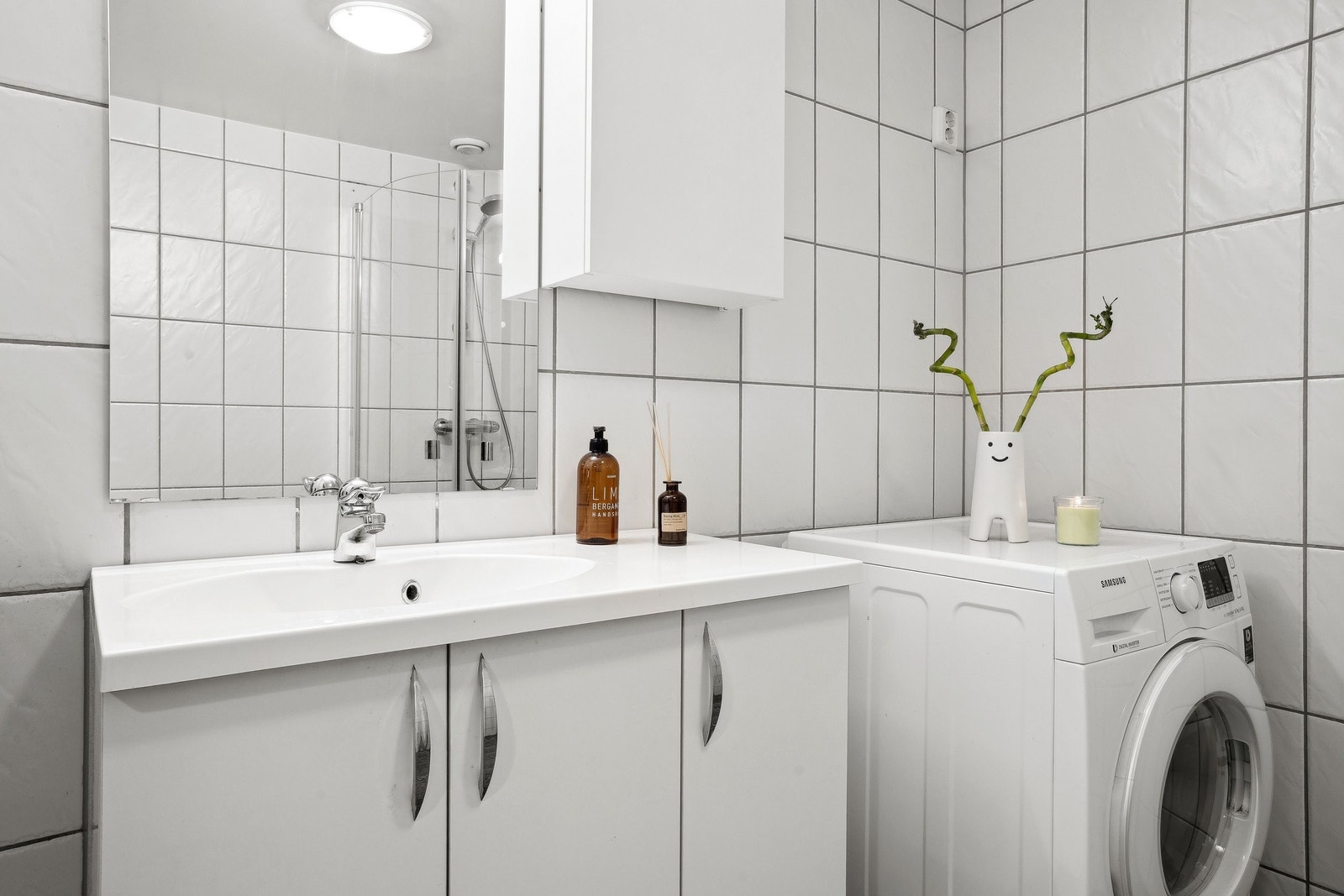 Badet har uttak til vaskemaskin. Galleribilde