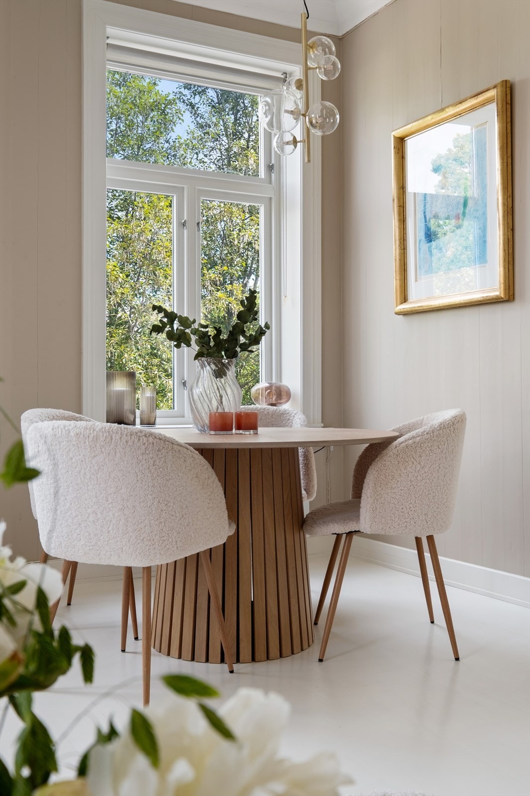 Det er god plass til spisebord Galleribilde