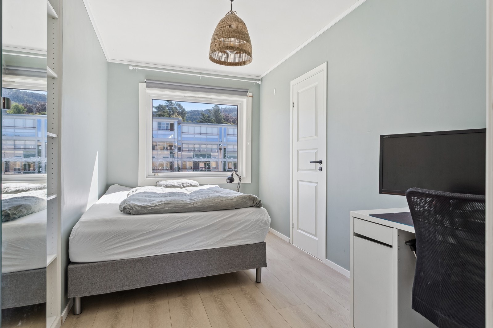 Hoved-soverom – Rommet har bod/walk-in garderobe Galleribilde