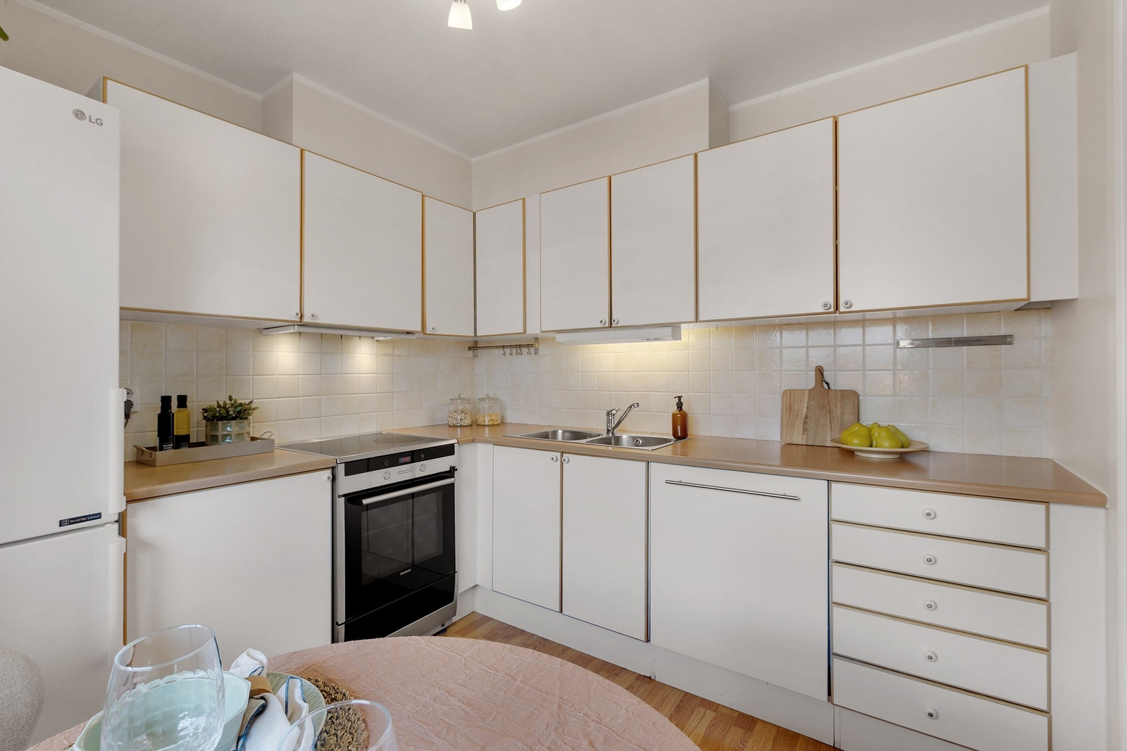 God plass til oppbevaring i store over- og underskap. Galleribilde