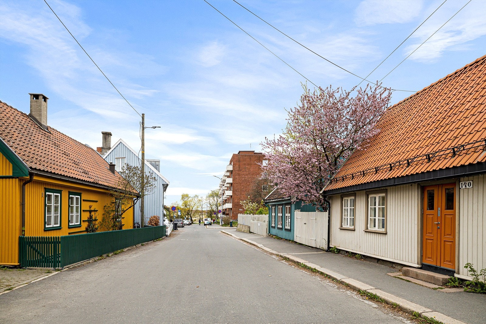 Her bor du i et rolig og barnevennlig område med nærhet til alt du trenger i hverdagen. Galleribilde