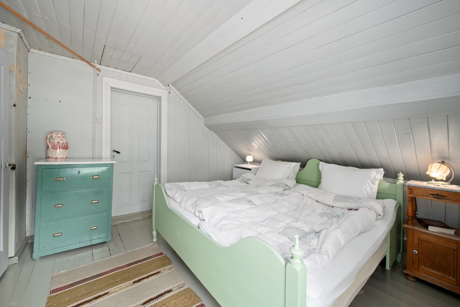 Fra soverom 1 er det videre inn til soverom 2 Galleribilde