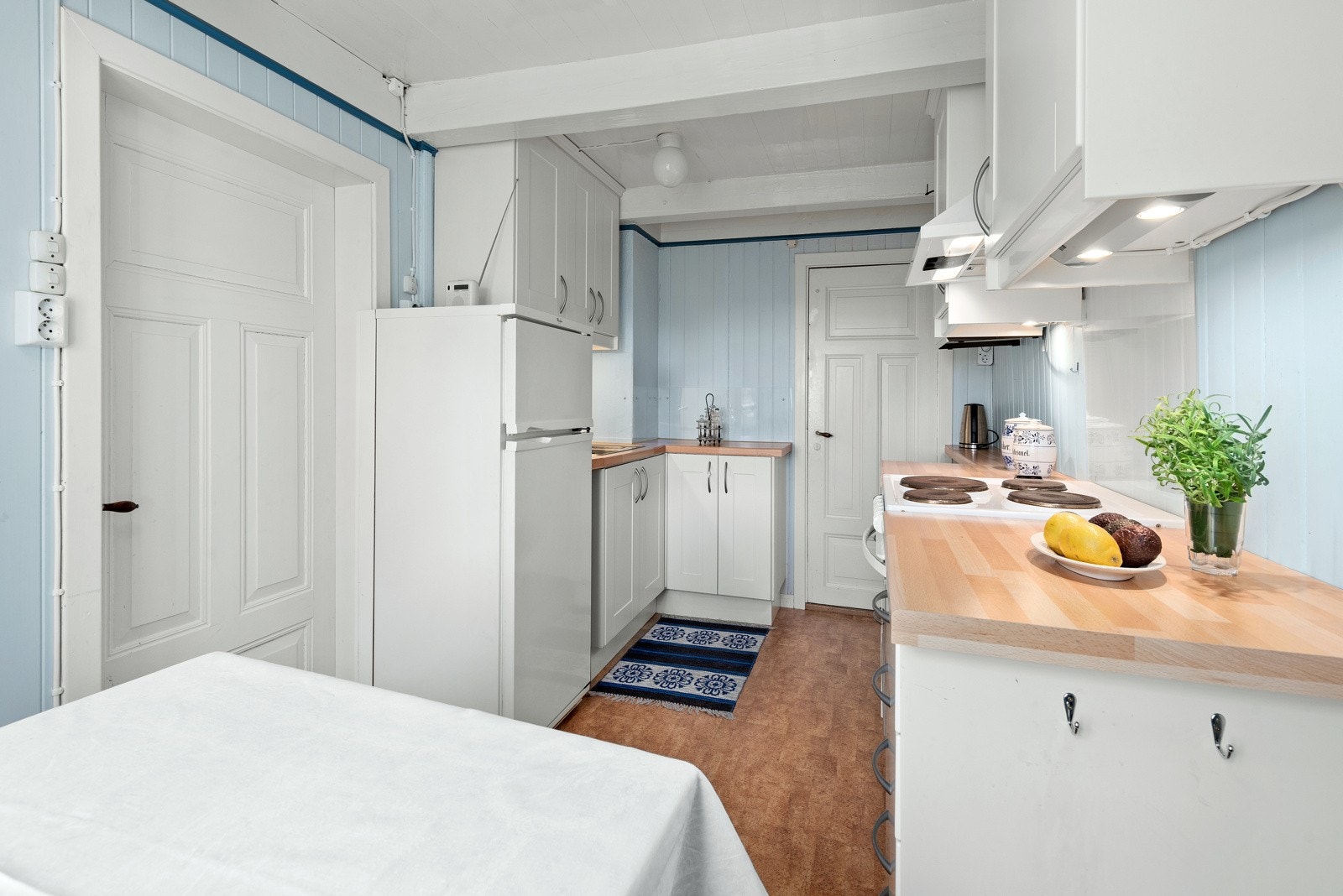 Her kan du bake brød, steke fisk, koke krabber, lage kake - med hyttesjarm og kjærlighet. Galleribilde