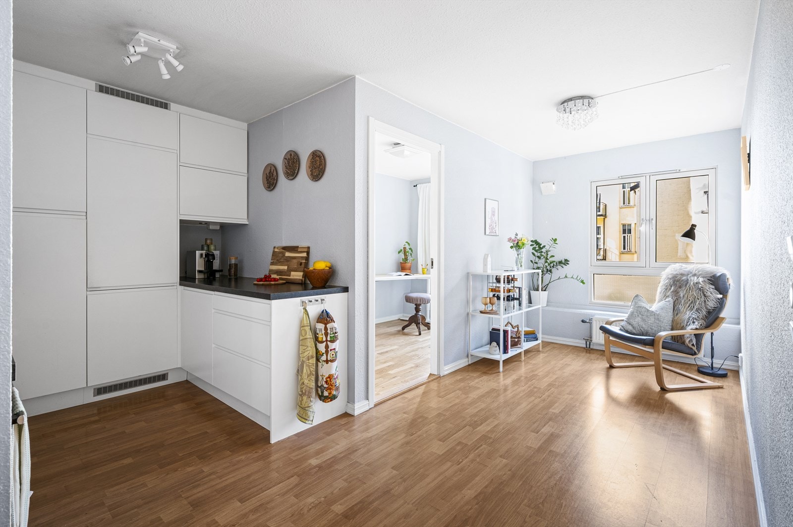 Leiligheten har en lys og gjennomgående planløsning Galleribilde