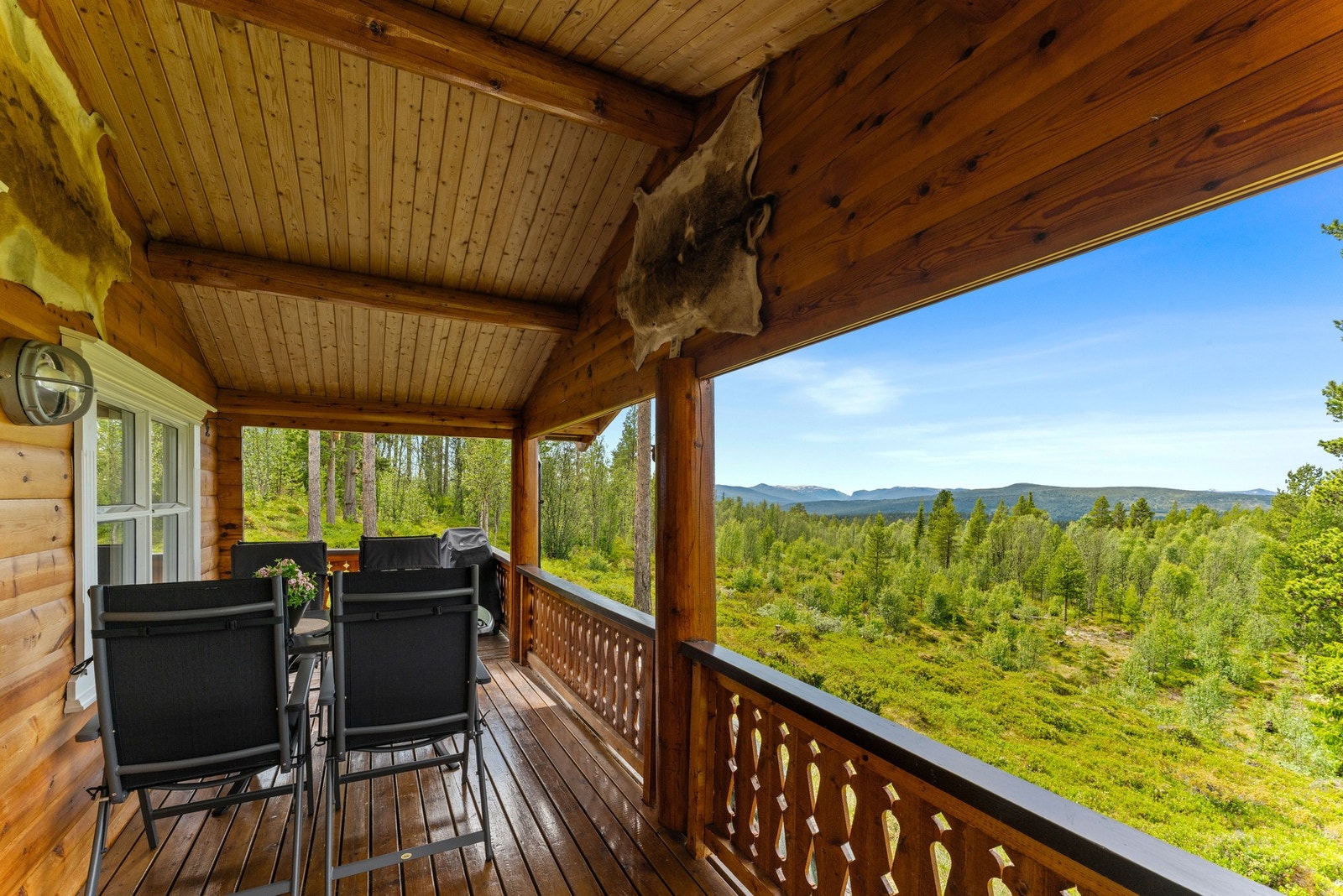 Her kan du nyte lange sommerkvelder og den herlige utsikten. Galleribilde