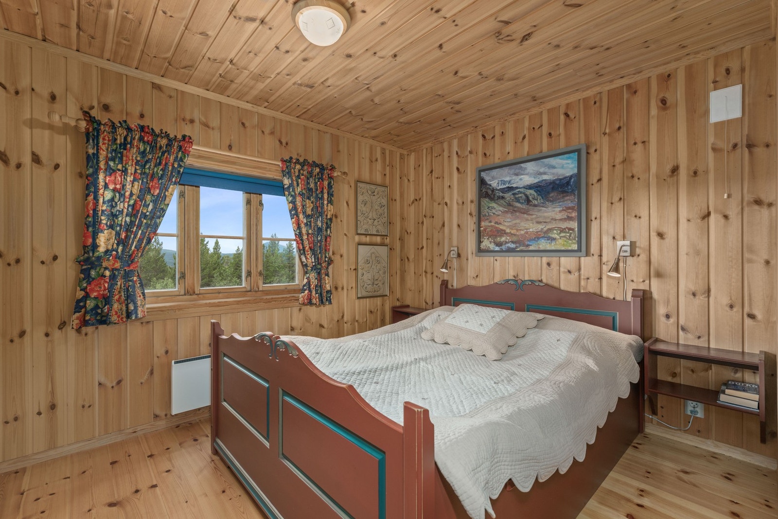 Hytta har tre soverom, alle av god størrelse. Galleribilde