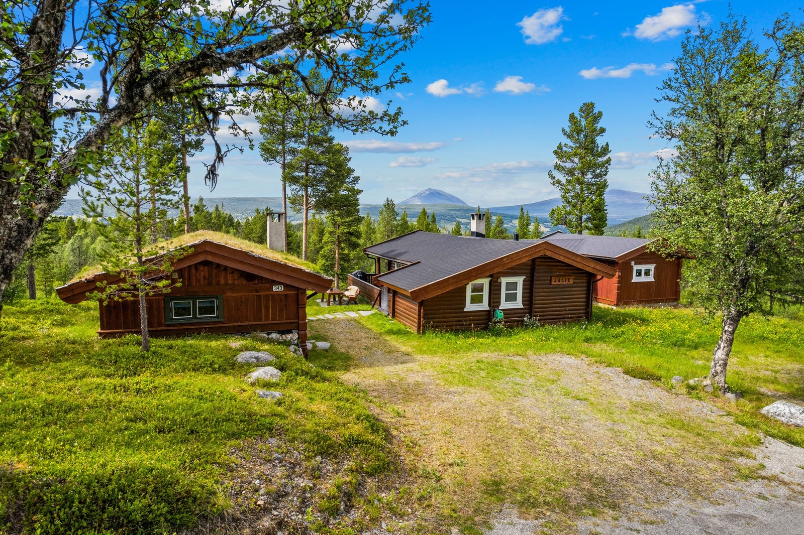 PrivatMegleren Lillehammer v/Pernille Enger Lunn har gleden av å presentere Øybekklia 343 - en sjarmerende og innholdsrik fritidsbolig med fantastisk beliggenhet i vakre Skåbu! Galleribilde