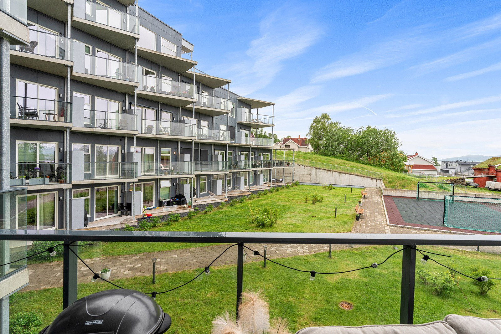 Leiligheten er bygd i 2020 og holder en moderne standard.