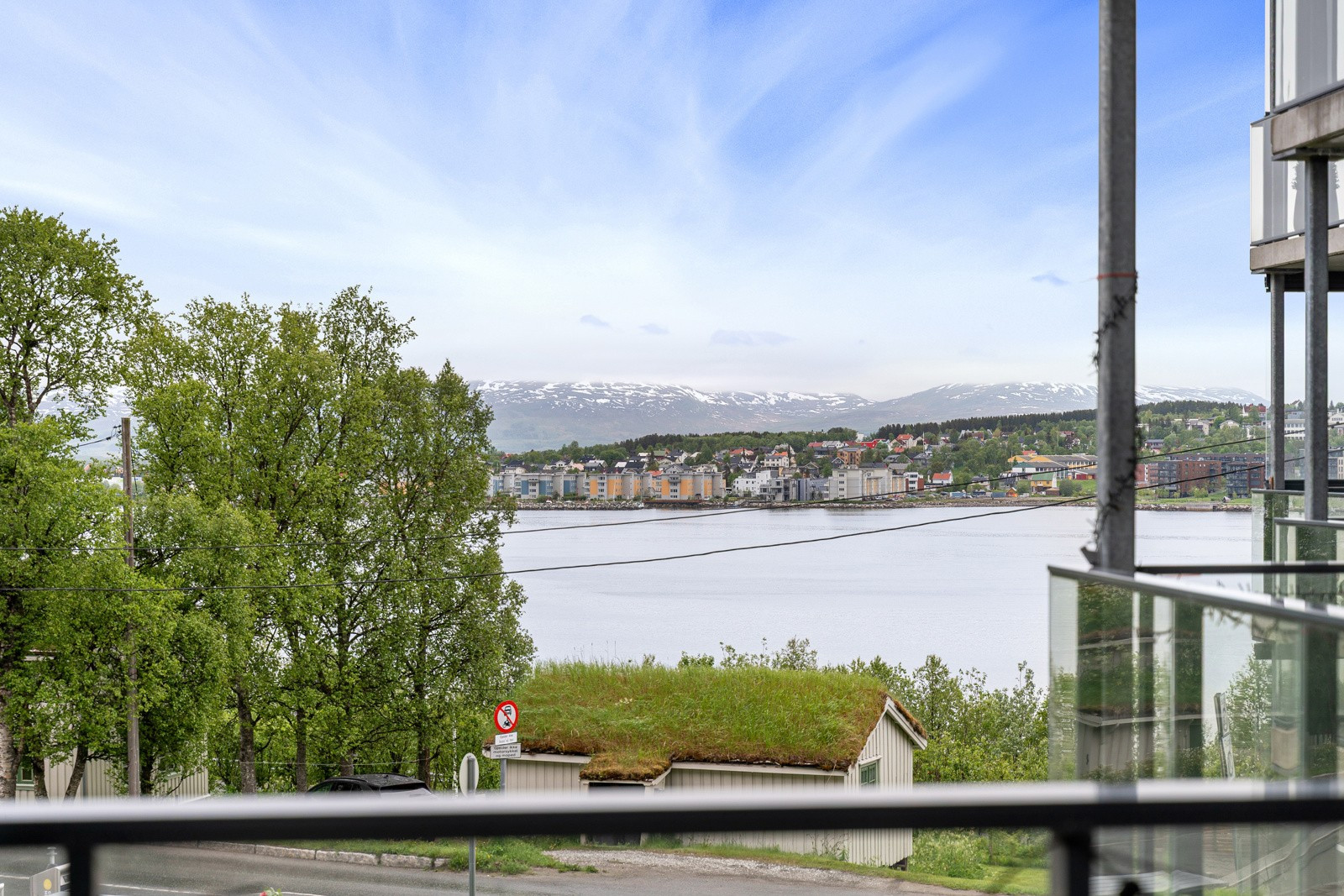 3-roms leilighet med god standard, utsikt, garasjeplass m.m.