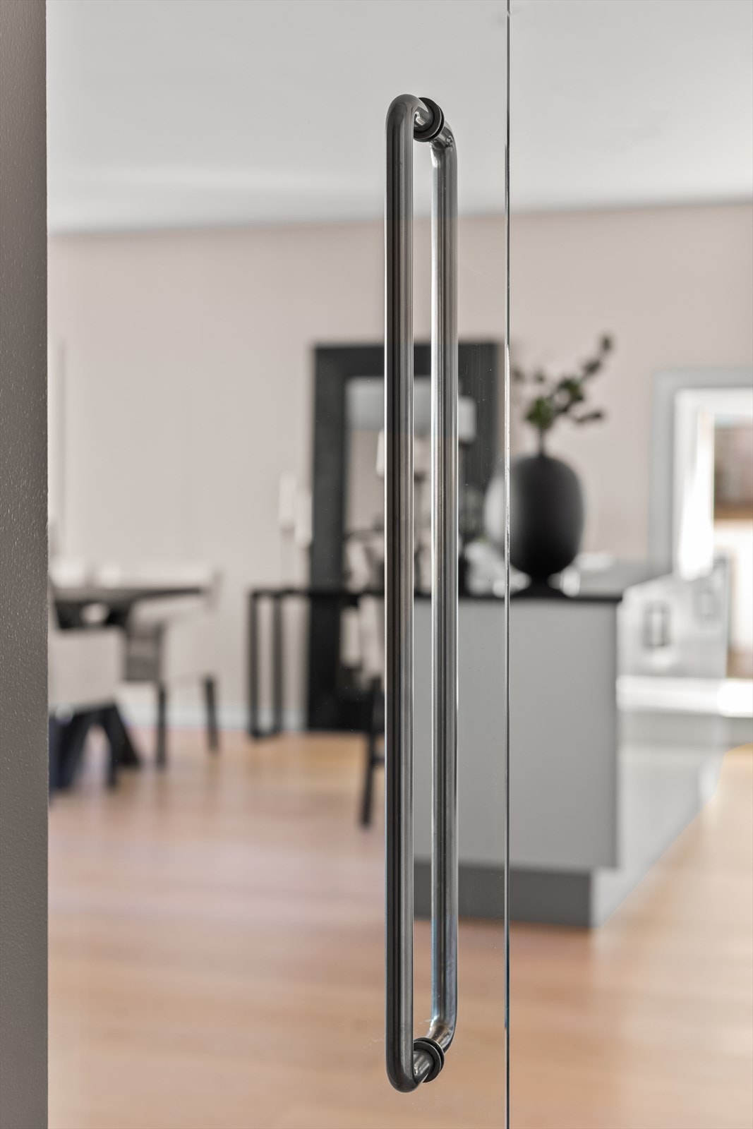 Flott glassdør fra gang til stuen Galleribilde