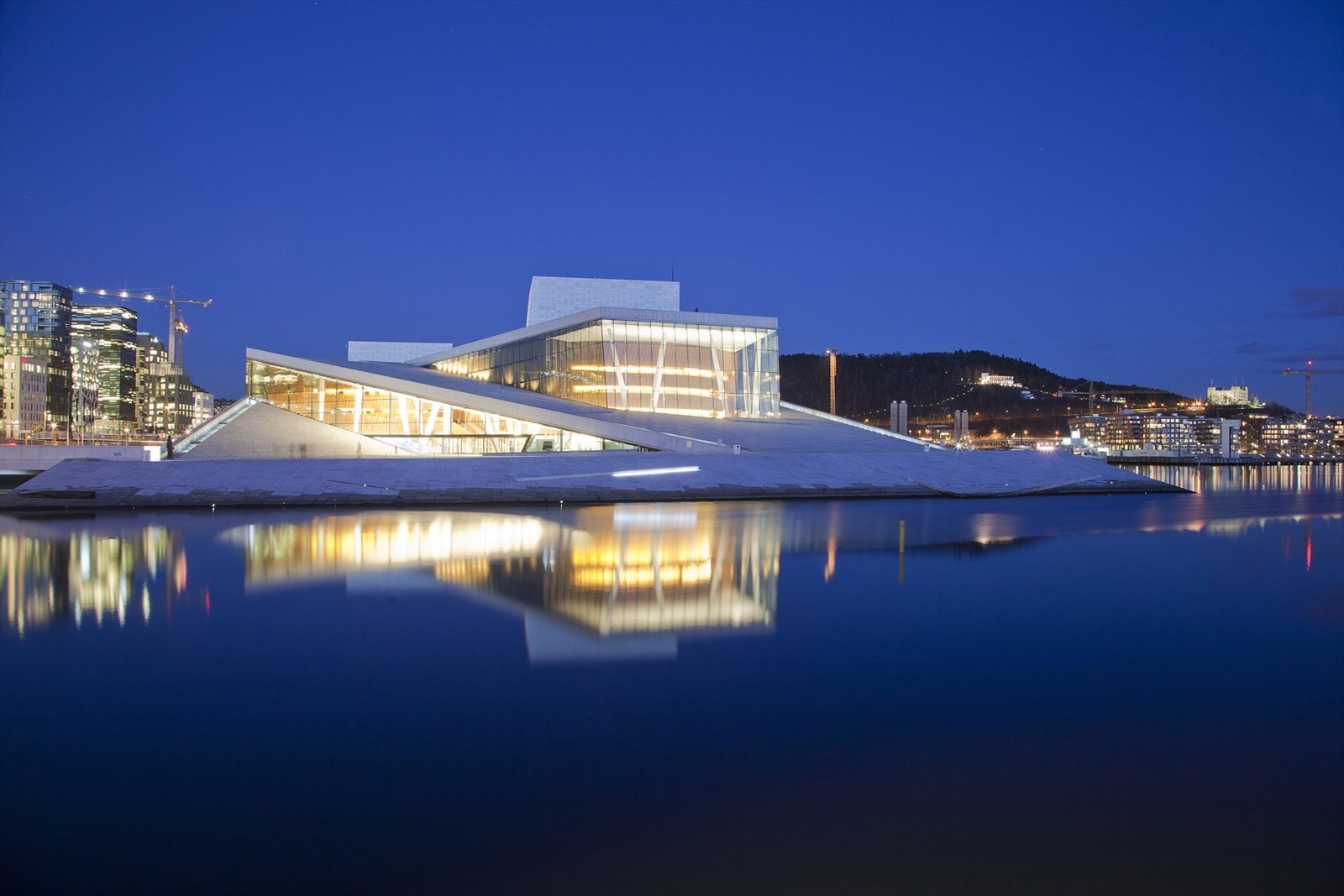 Den Norske Opera er også i umiddelbar gåavstand fra leiligheten Galleribilde