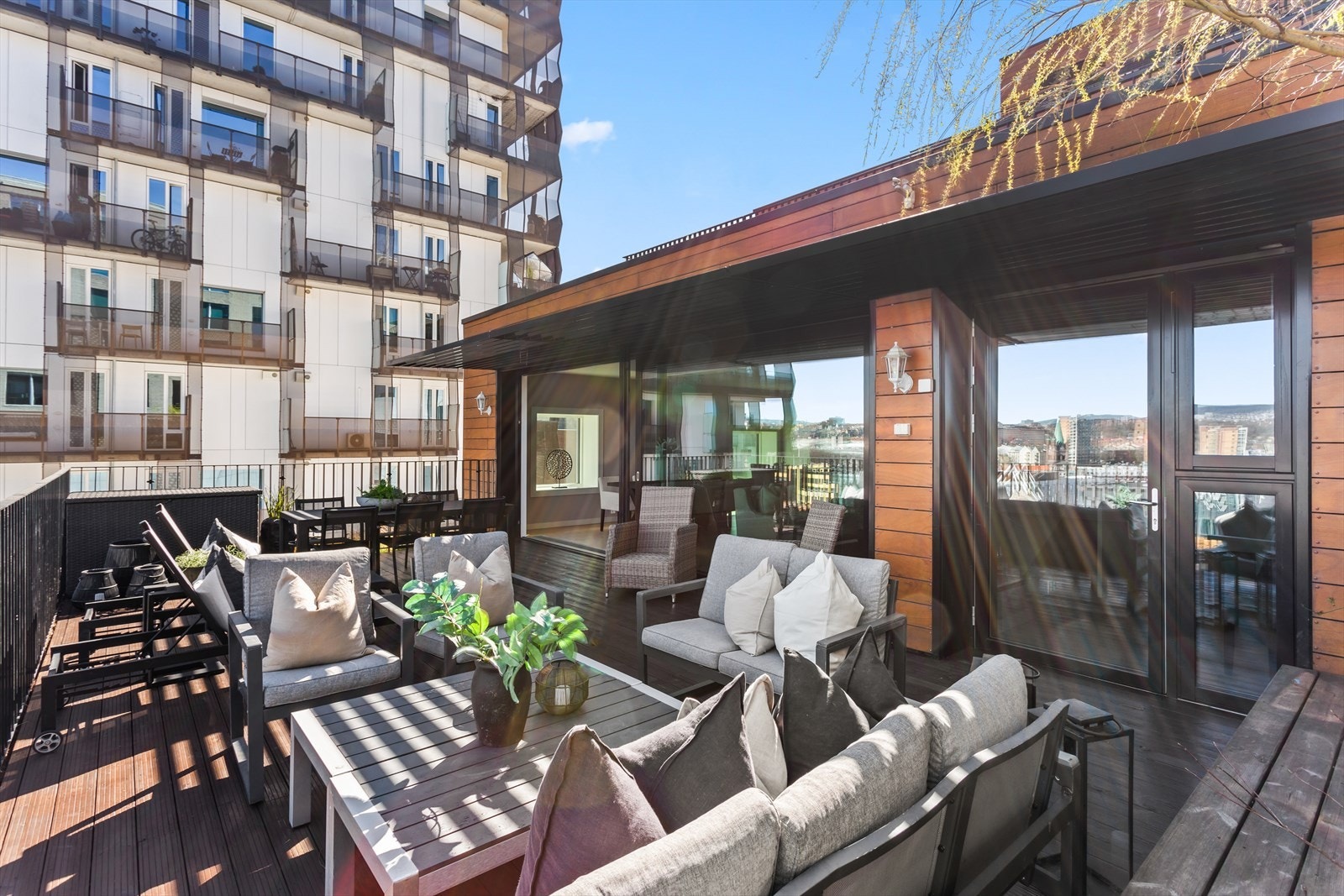 Utebelysning og stikkontakt. Adkomst også fra soverom 2 Galleribilde