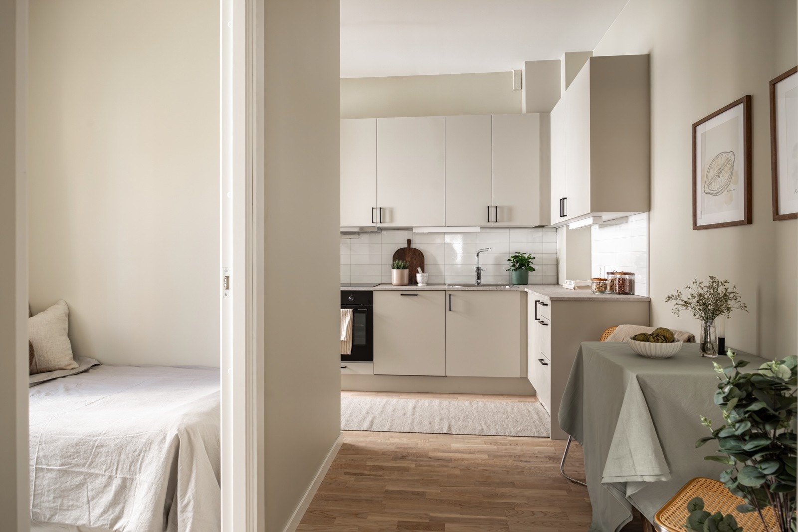 Mellomgang til kjøkken fra stuen Galleribilde