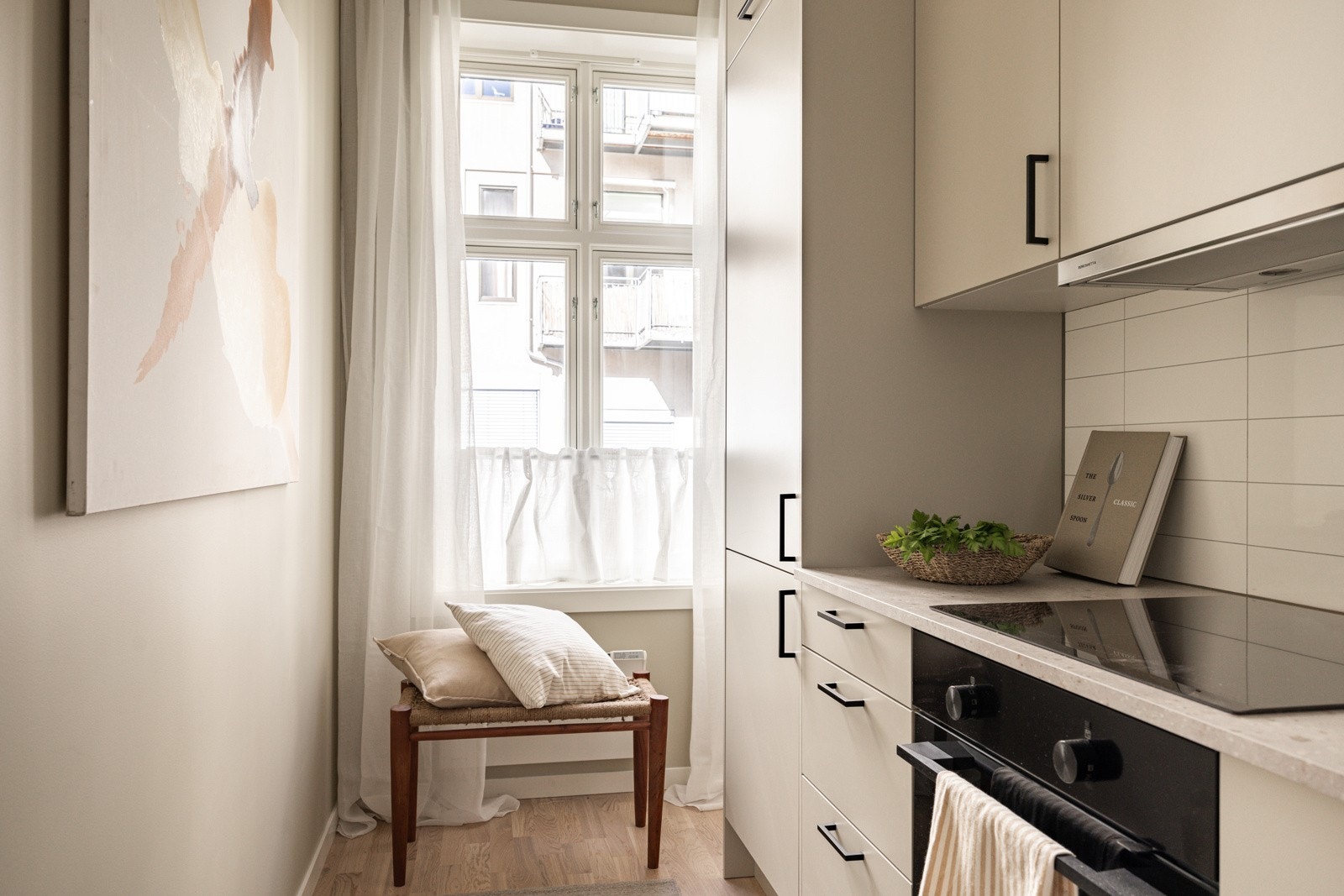 Gode lysforhold fra stor vindusflate fra kjøkken Galleribilde