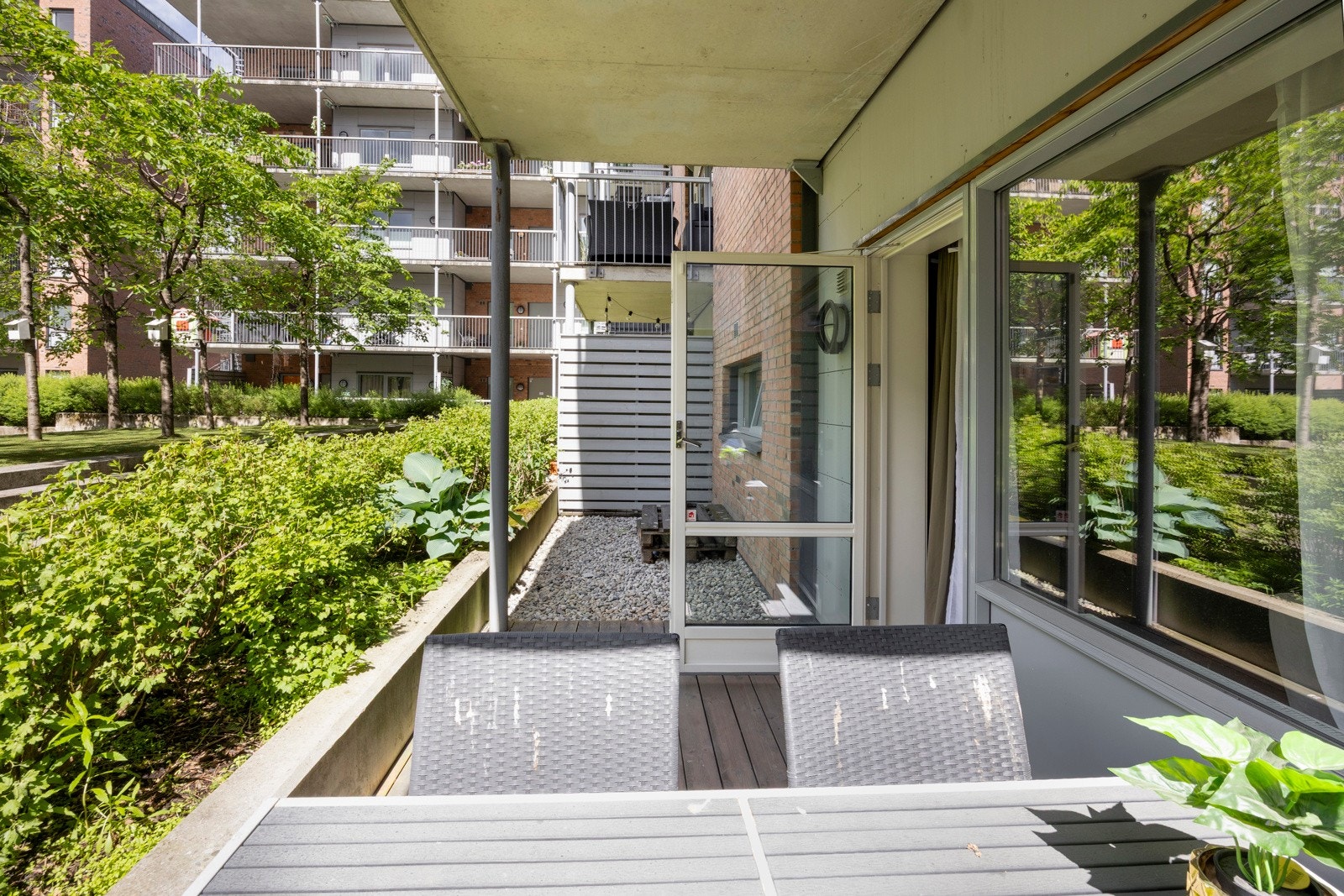 Fra stuen er det utgang til en herlig markterrasse på 15 m². Galleribilde