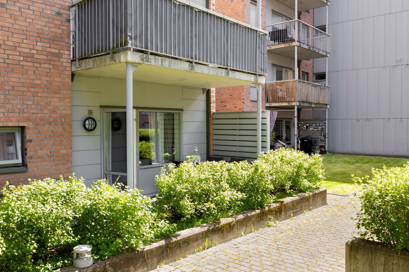 God plass til utemøblement, grill og beplantning. Galleribilde