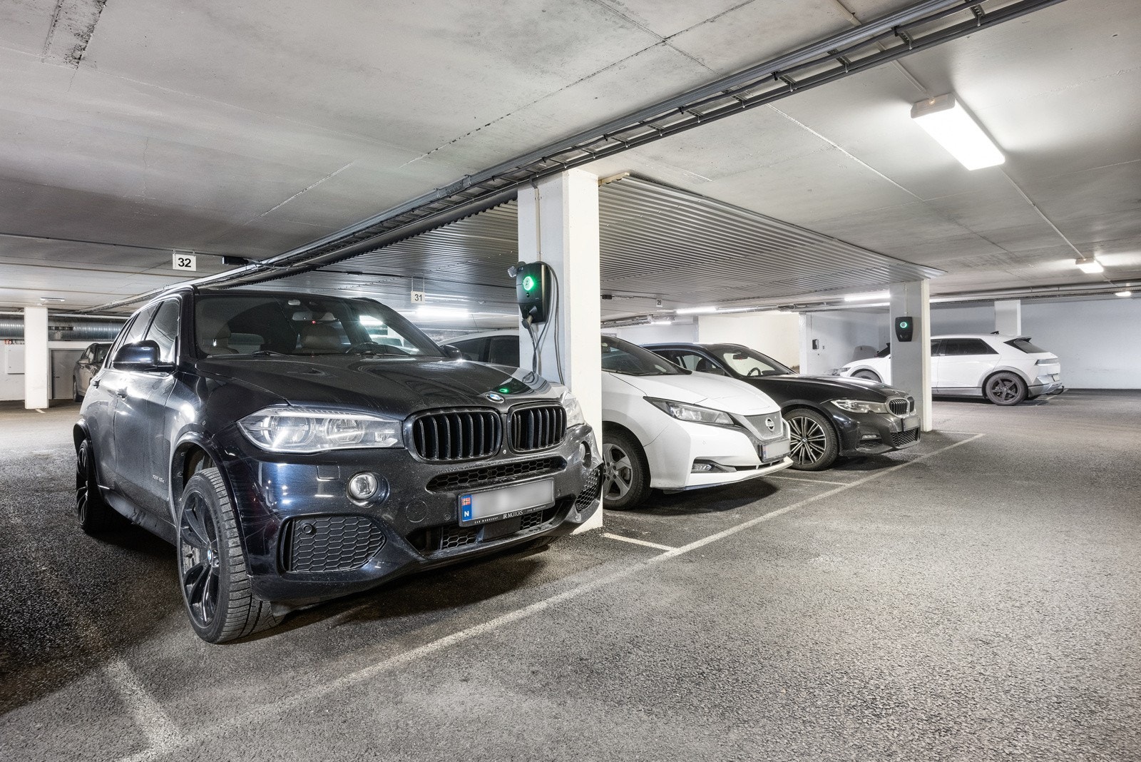 Garasjeplass med lader medfølger. Galleribilde