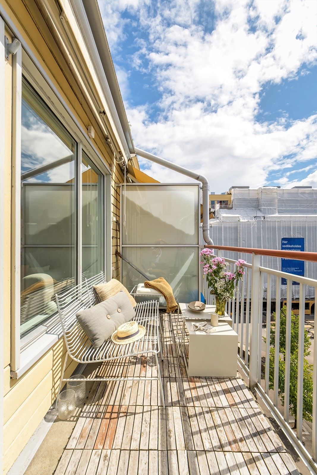 Fra stue har du utgang til romslig balkong på ca. 6kvm. Galleribilde